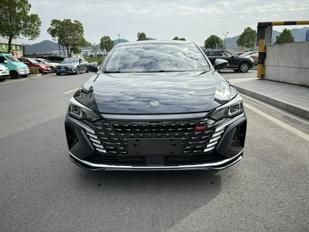 Dongfeng Yixuan MAX  из Китая