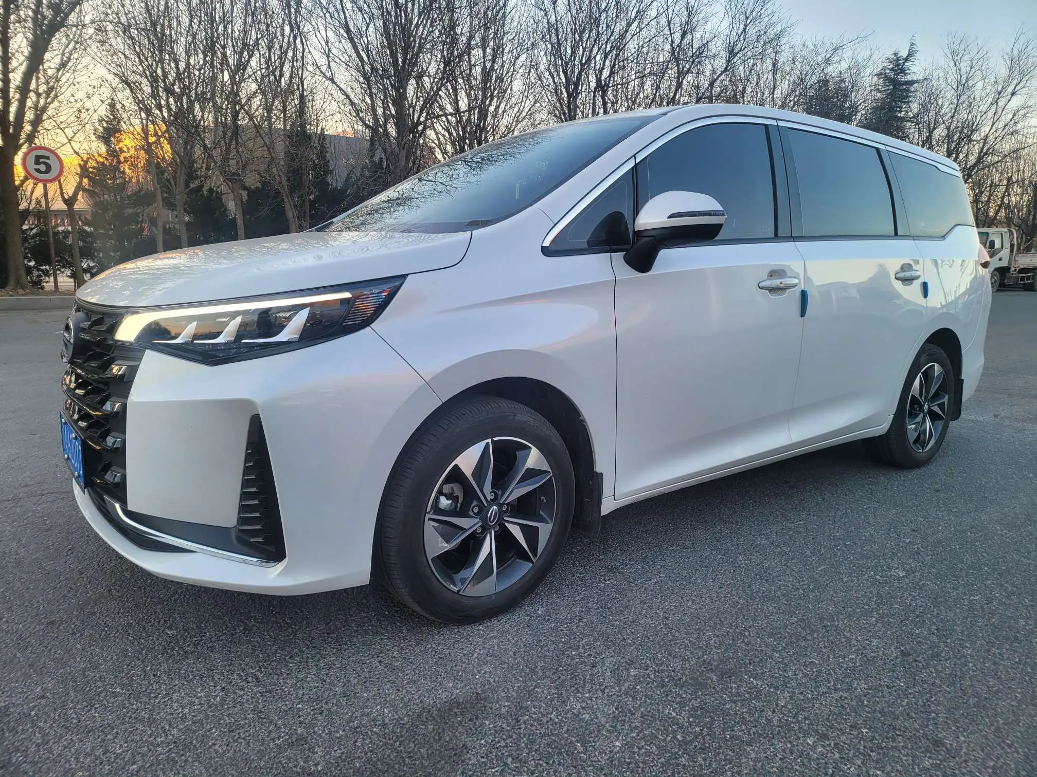 GAC Trumpchi M6  из Китая