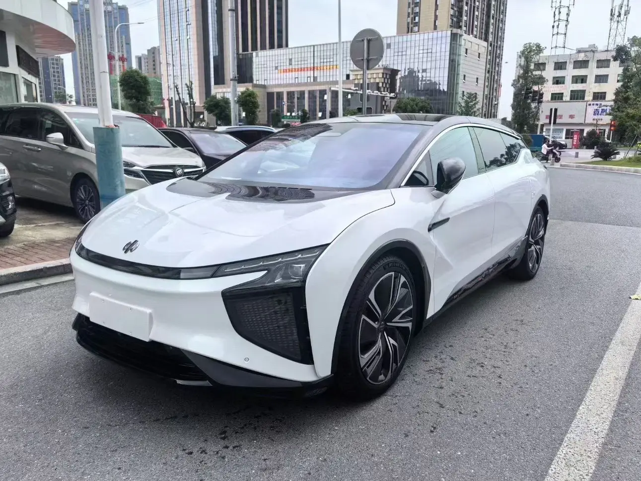 HiPhi X  из Китая