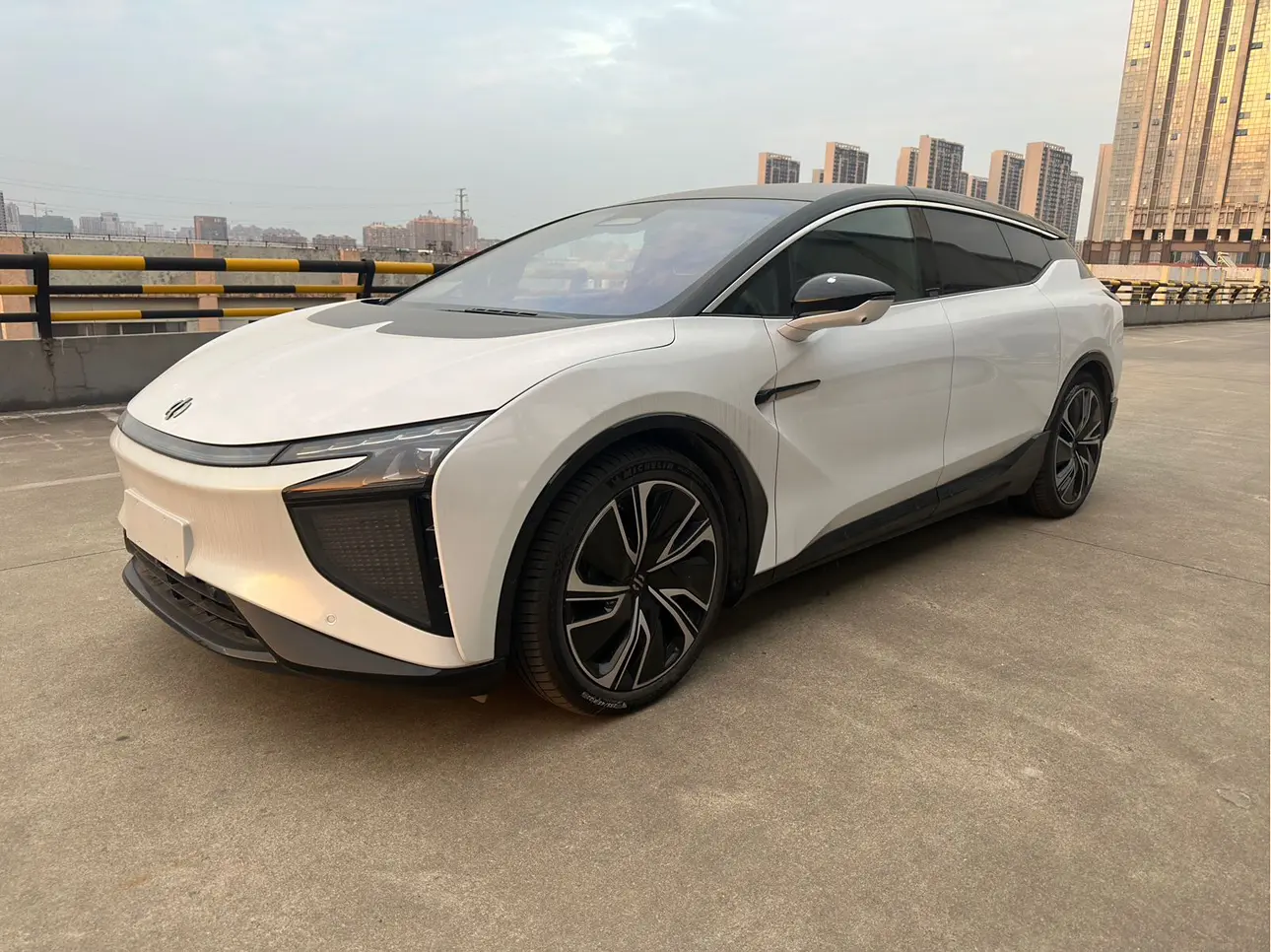 HiPhi X  из Китая