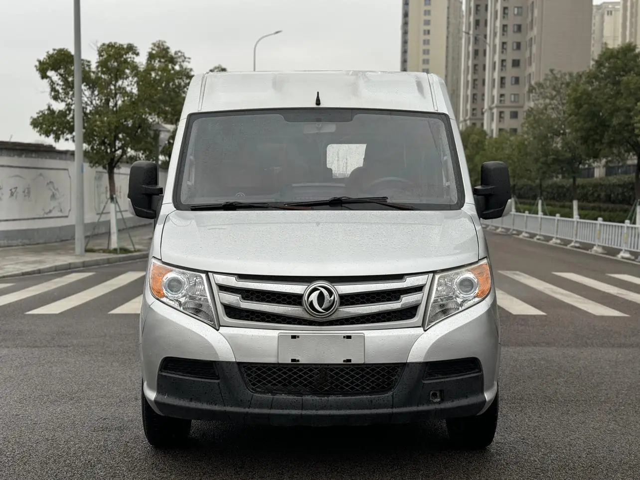 Dongfeng Yufeng  из Китая