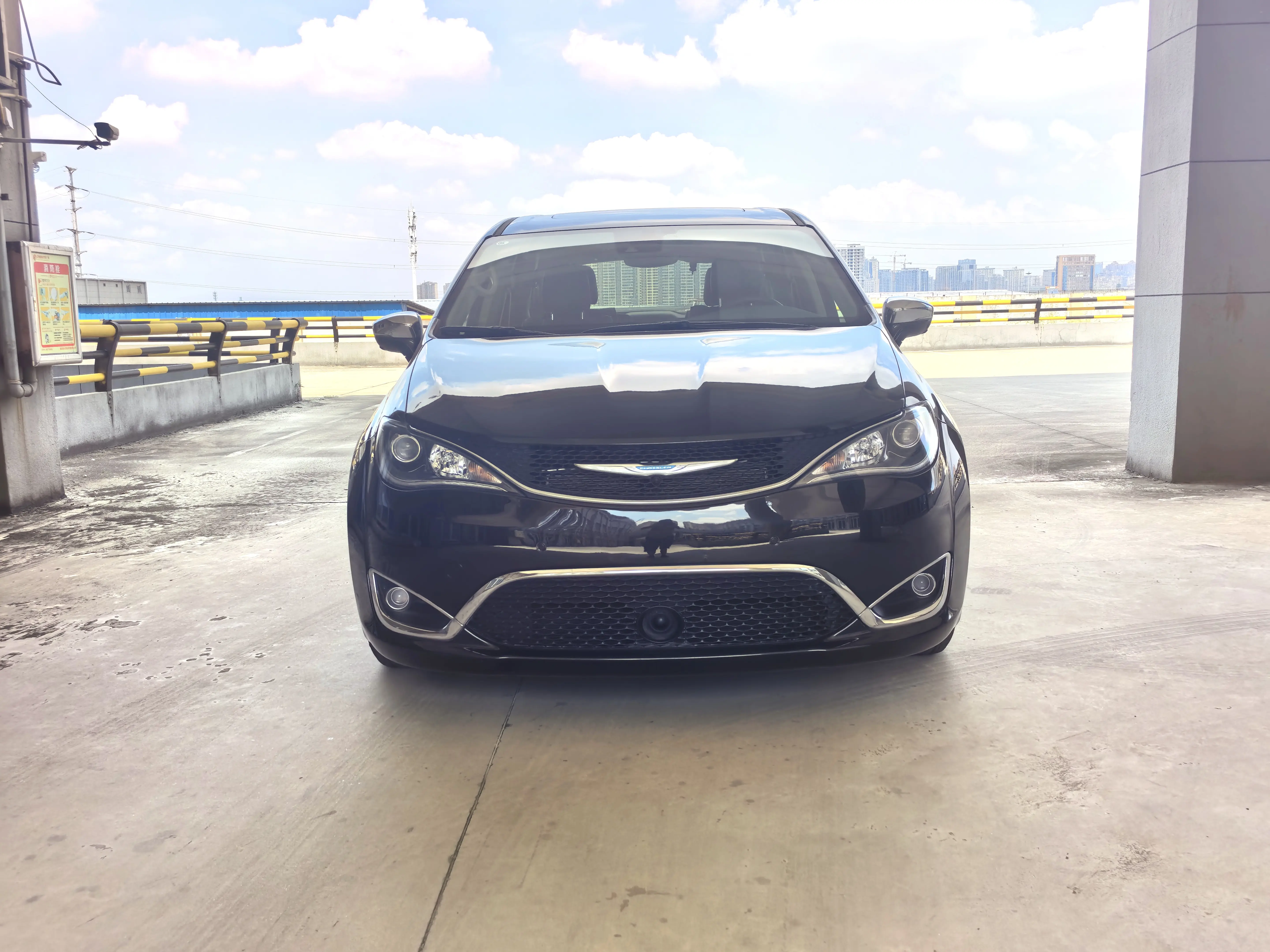 Chrysler Grand Voyager PHEV  из Китая