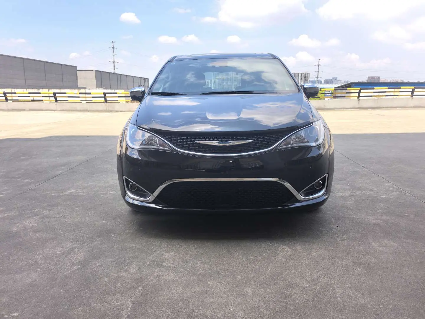 Chrysler Grand Voyager PHEV  из Китая