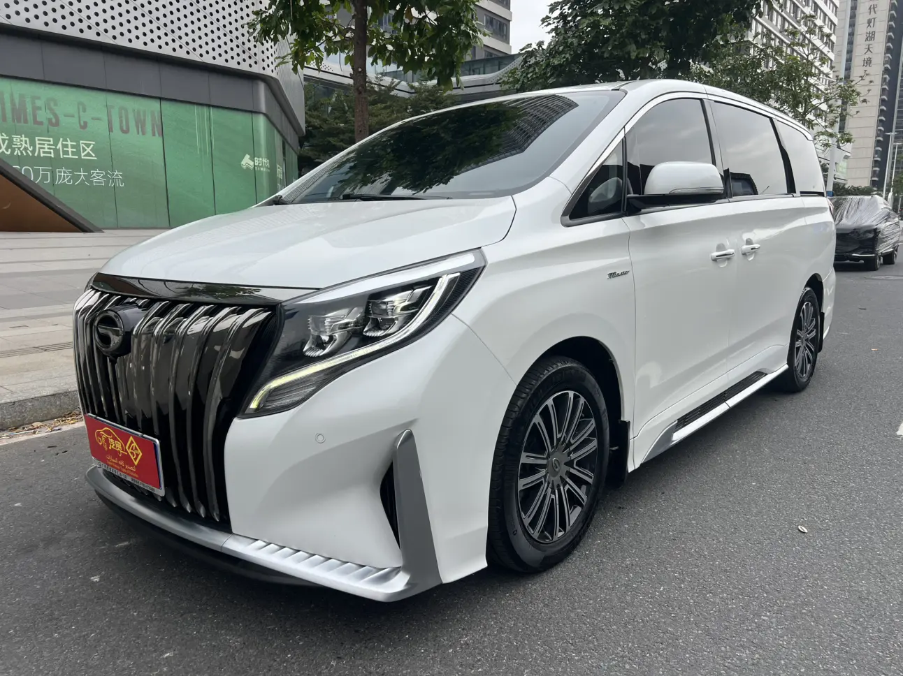 GAC Trumpchi M8  из Китая