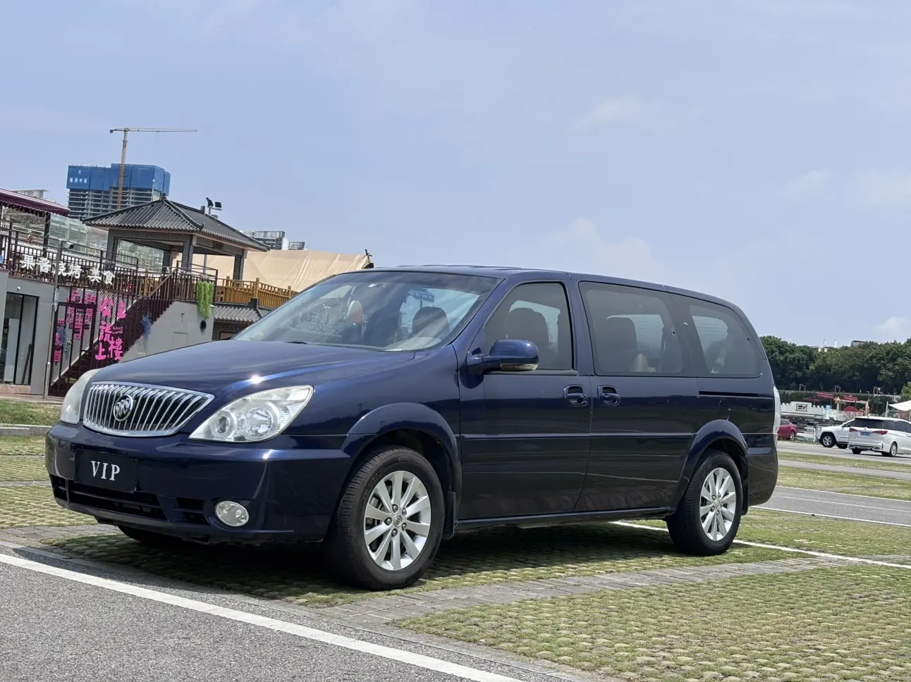 Buick GL8  из Китая