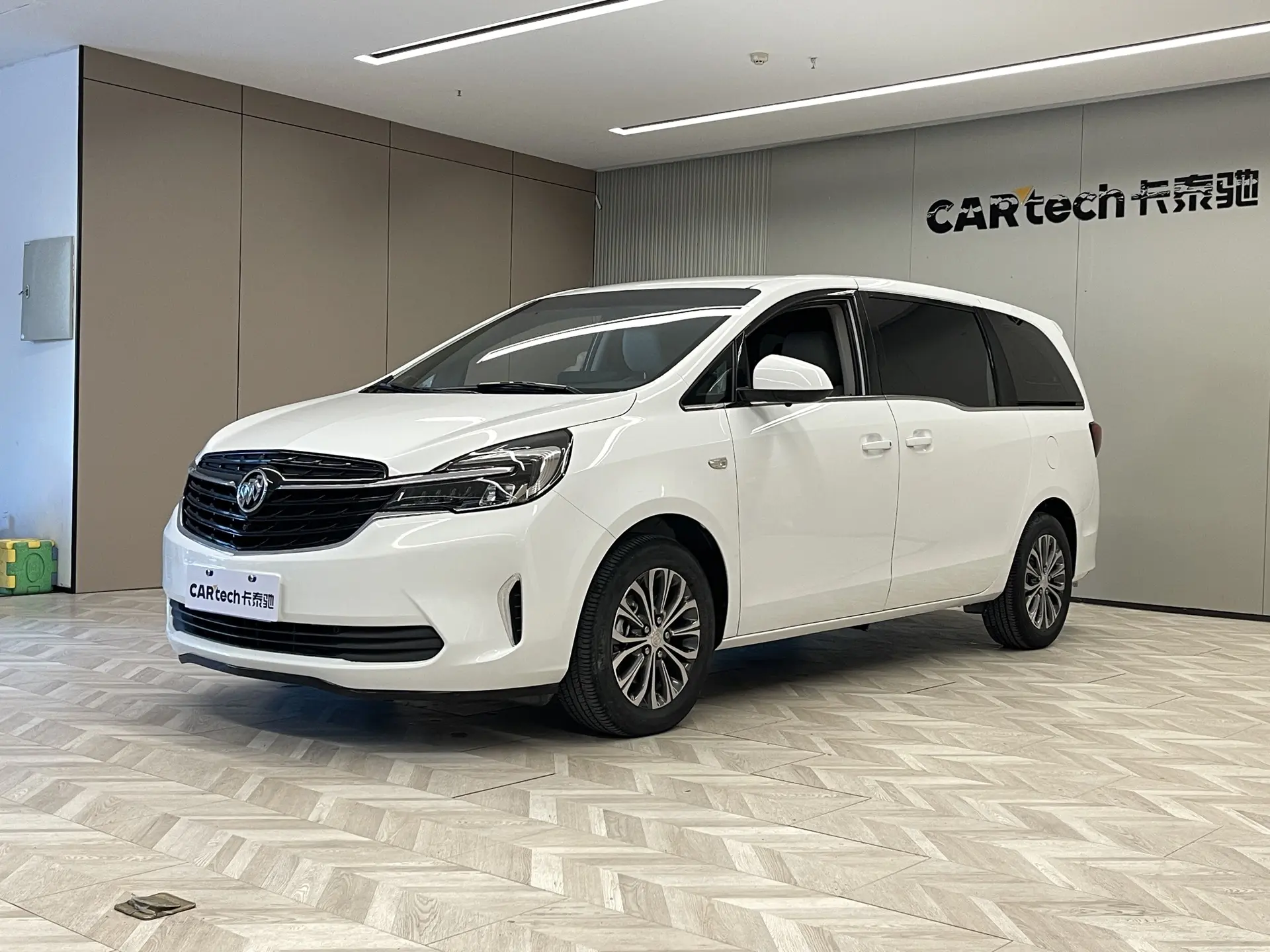 Buick GL8  из Китая