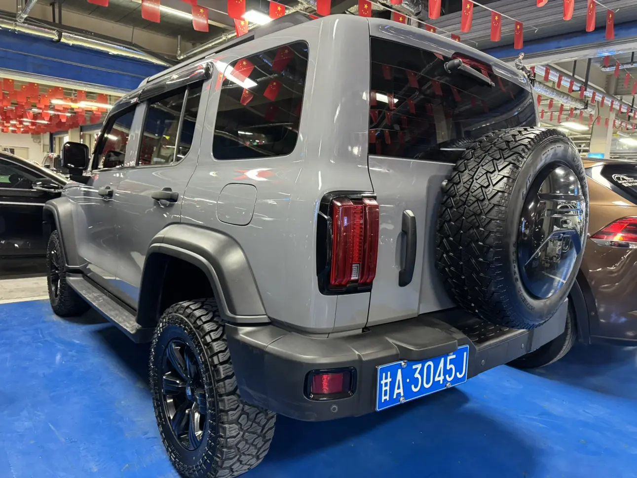 Tank 300  из Китая