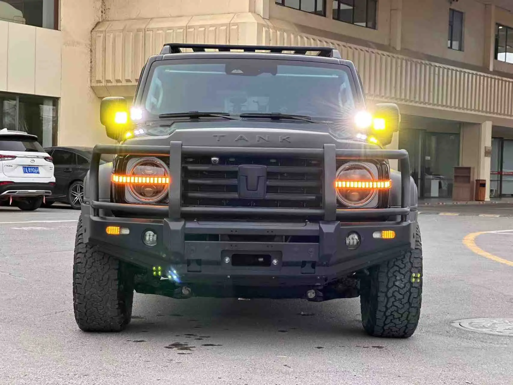 Tank 300  из Китая