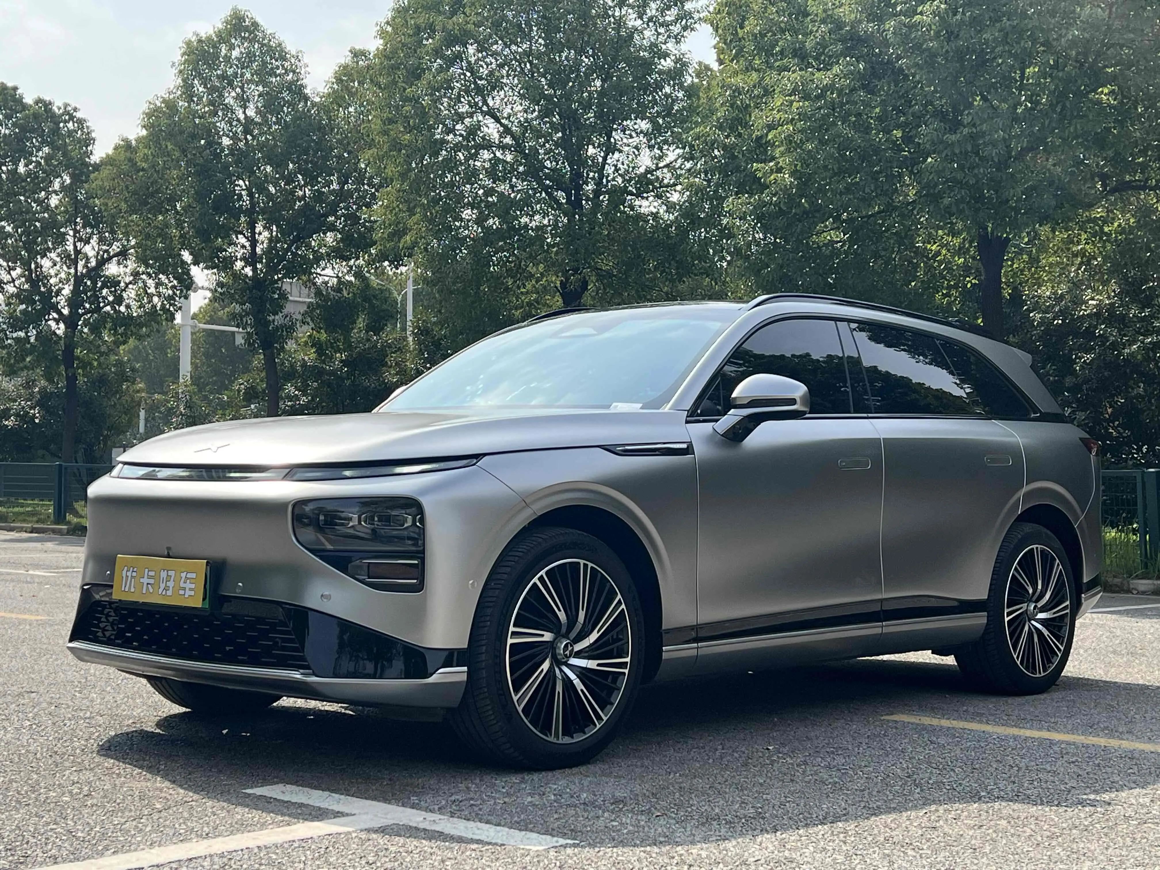 Xpeng G9  из Китая