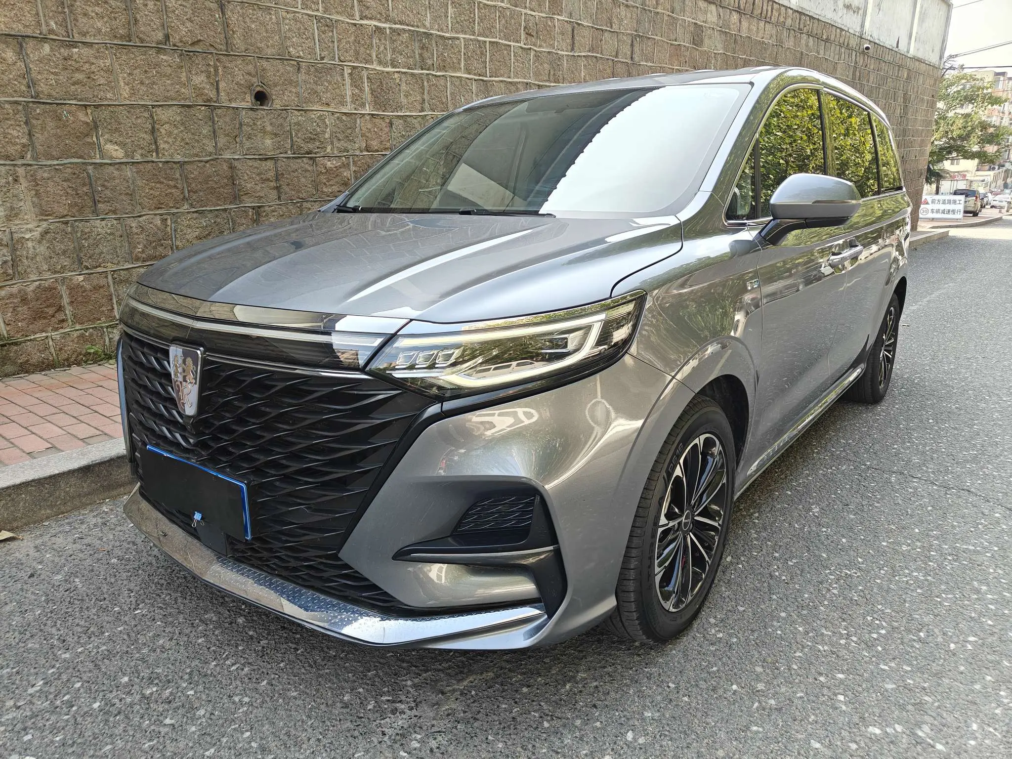 Roewe iMAX8  из Китая