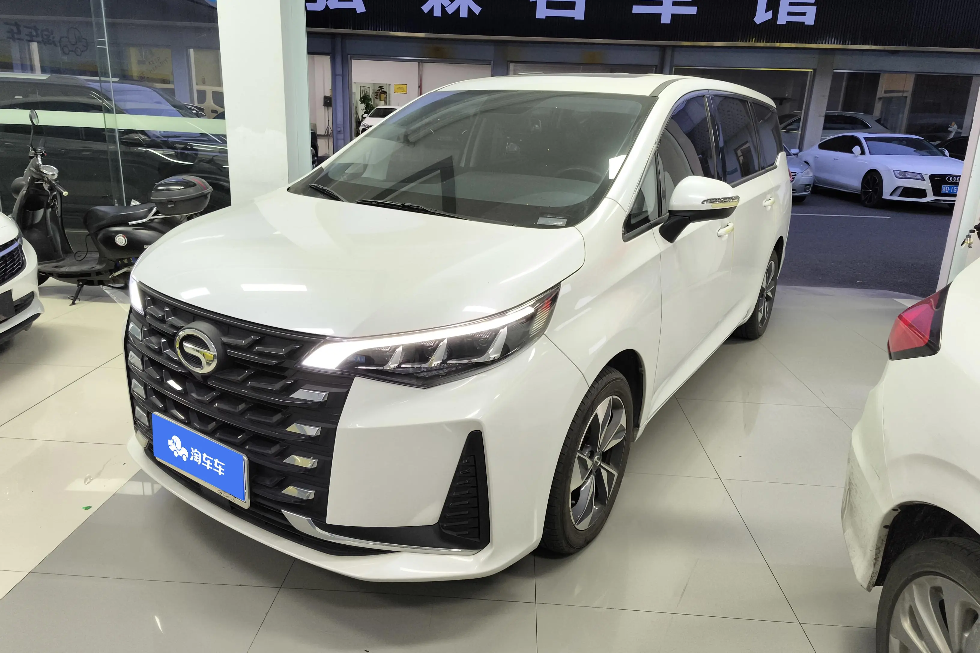 GAC Trumpchi M6  из Китая