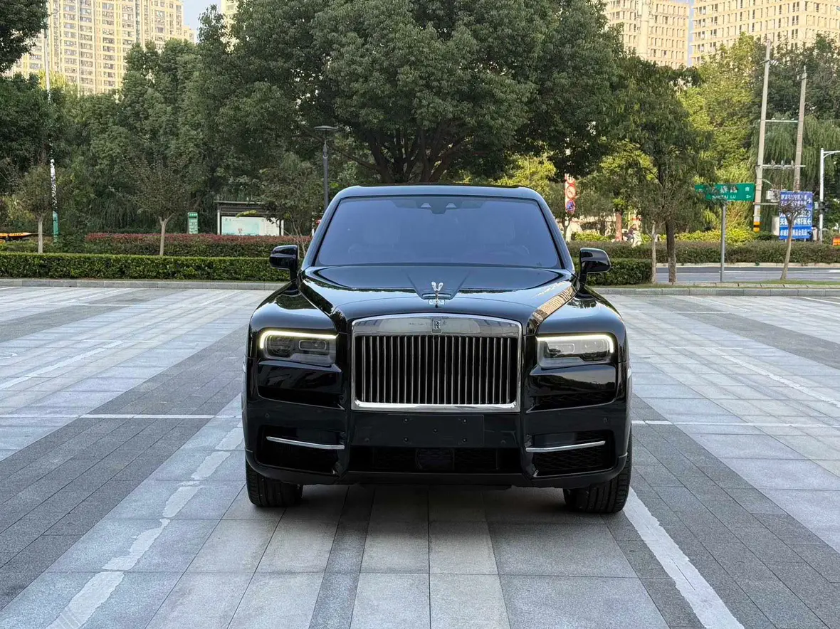 Rolls Royce Cullinan  из Китая