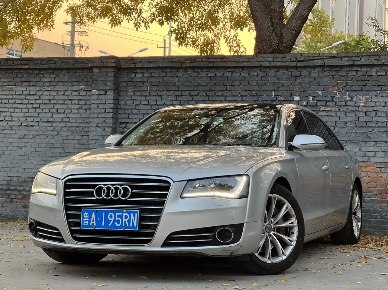 Audi A8  из Китая
