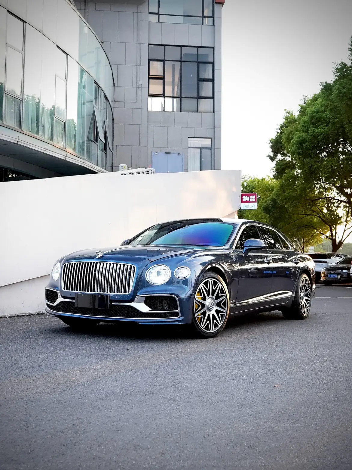 Bentley Galloping  из Китая