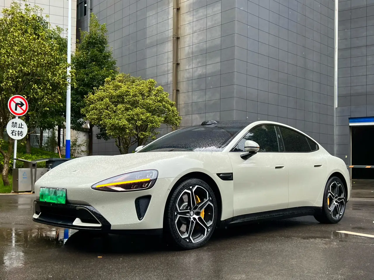 Xiaomi car Xiaomi SU7  из Китая