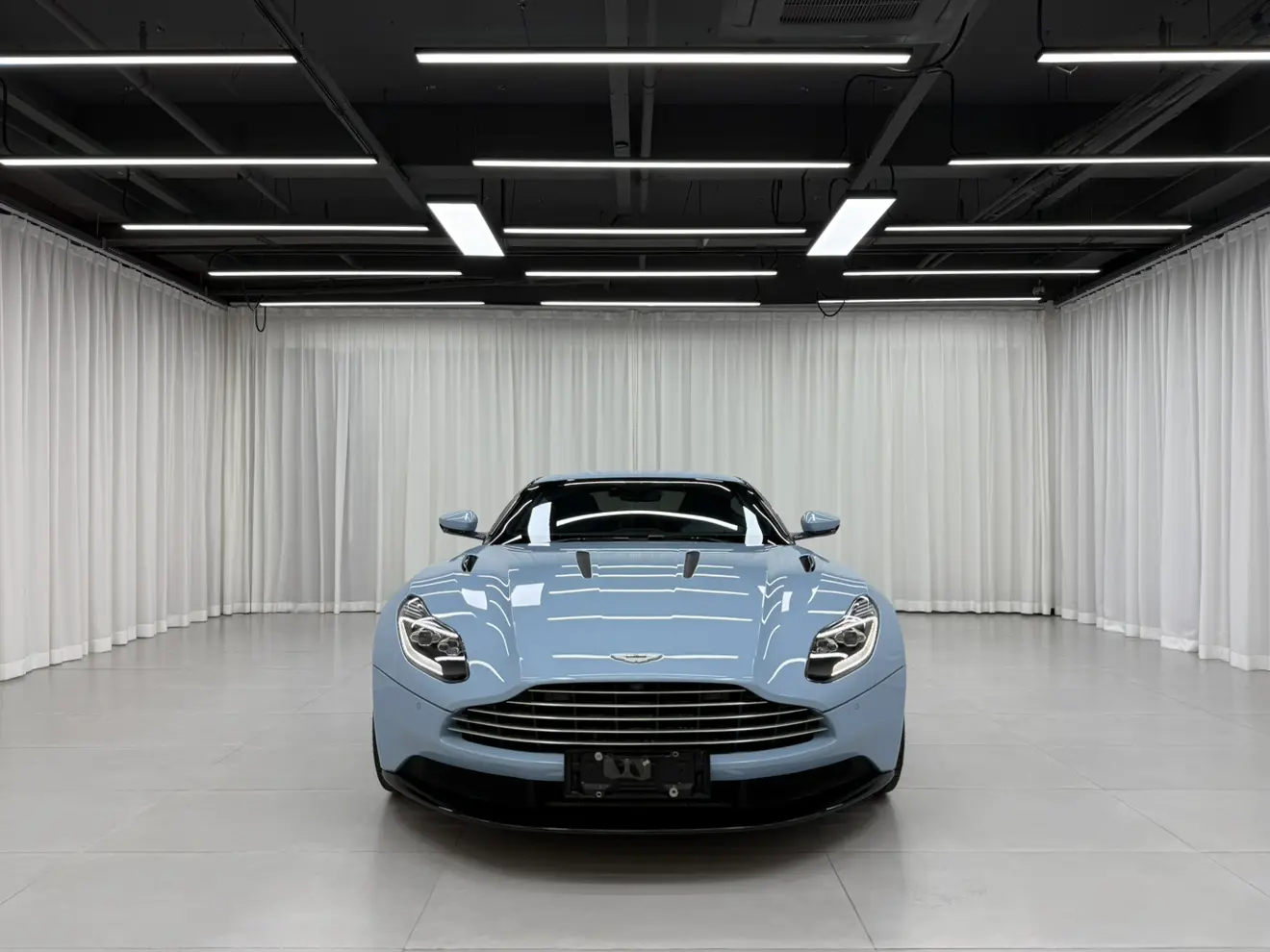 Aston Martin DB11  из Китая