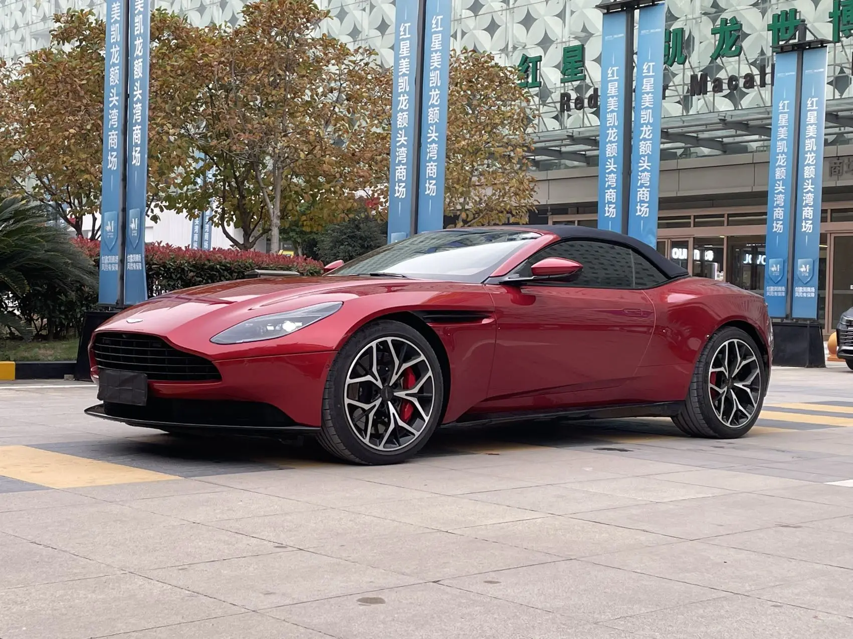 Aston Martin DB11  из Китая
