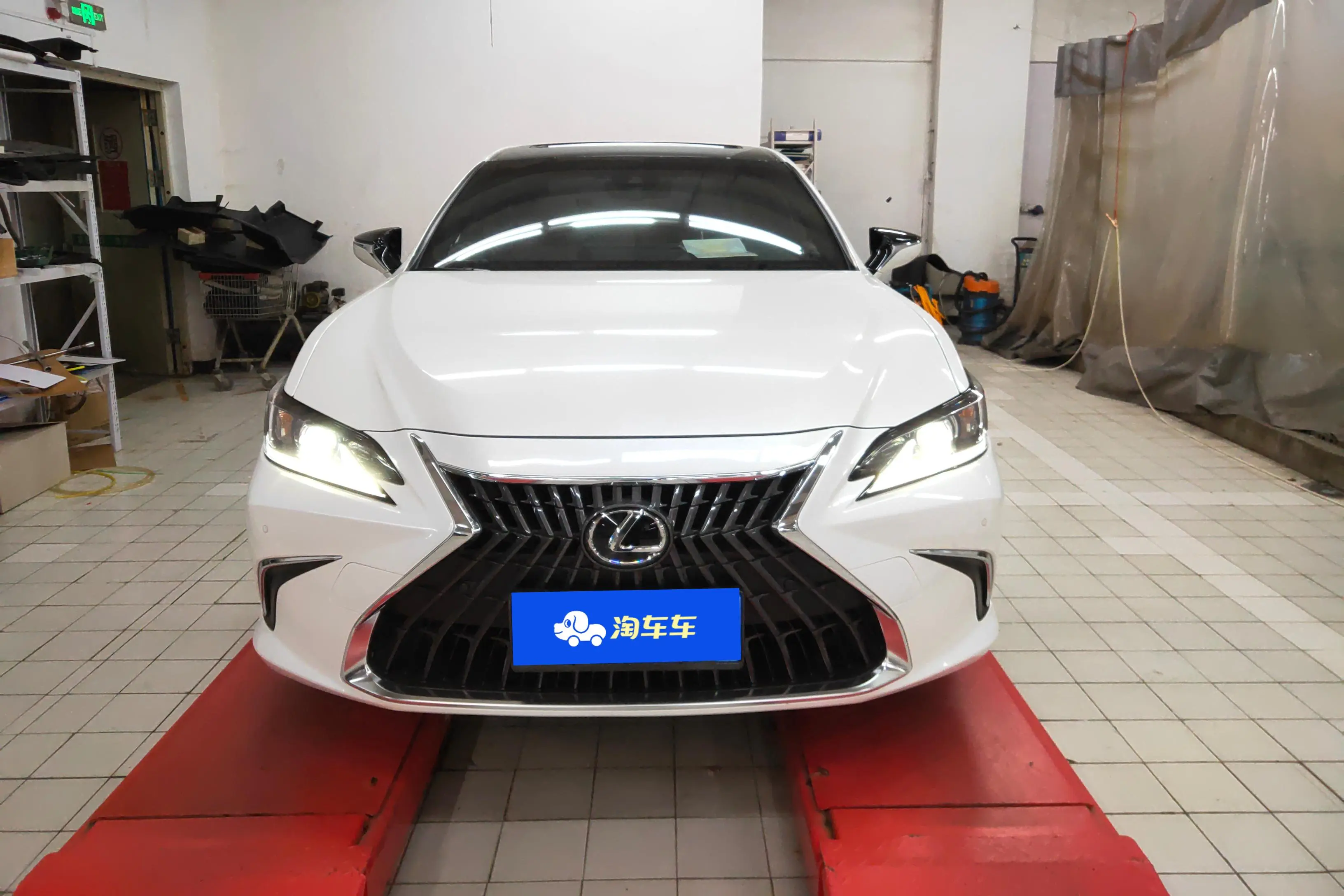 Lexus ES