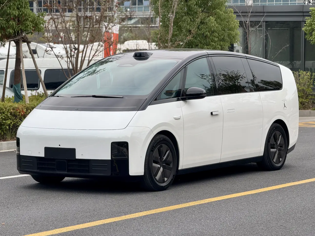 Li MEGA (Ideal MEGA)  из Китая