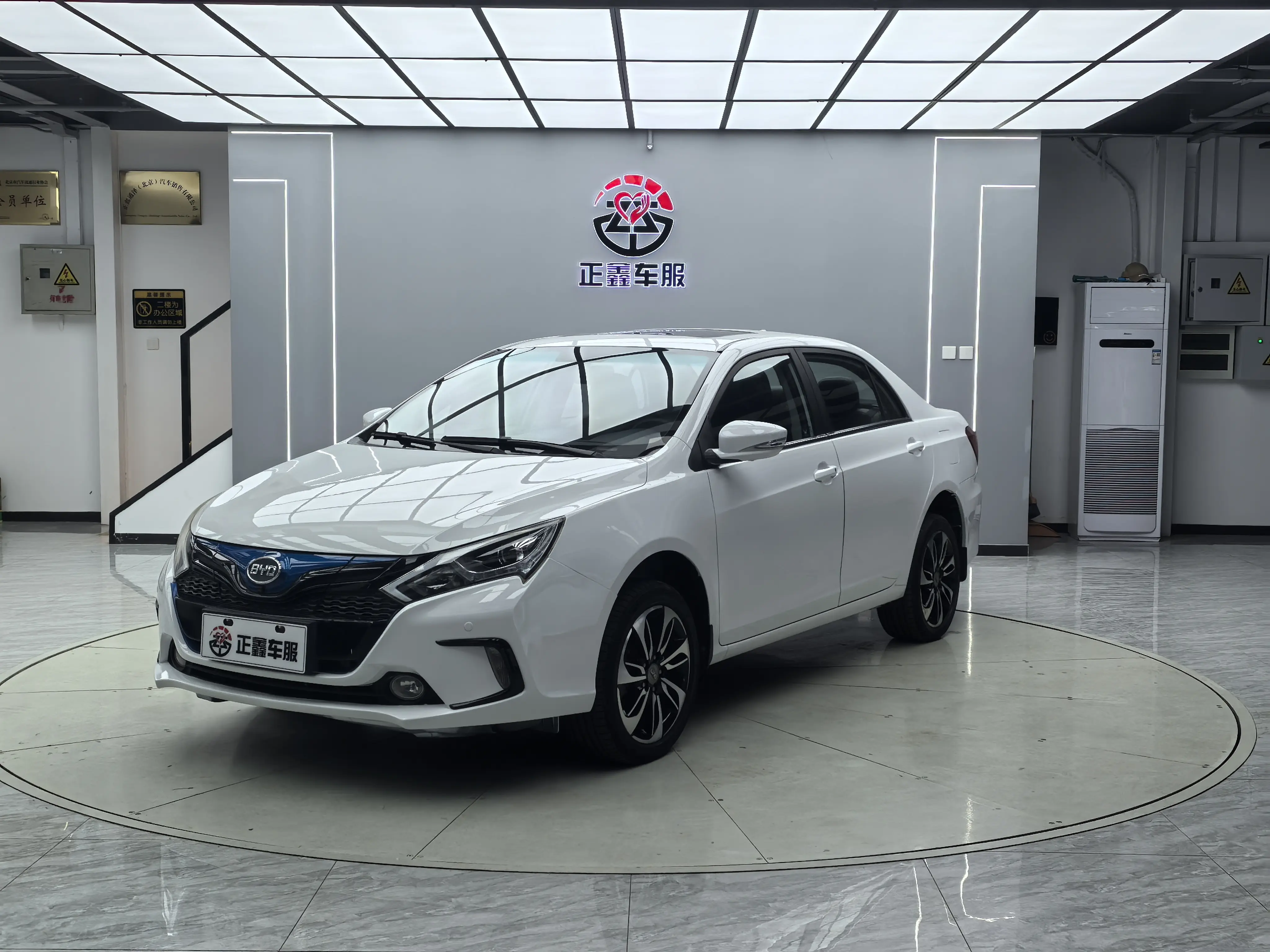 BYD QinEV  из Китая