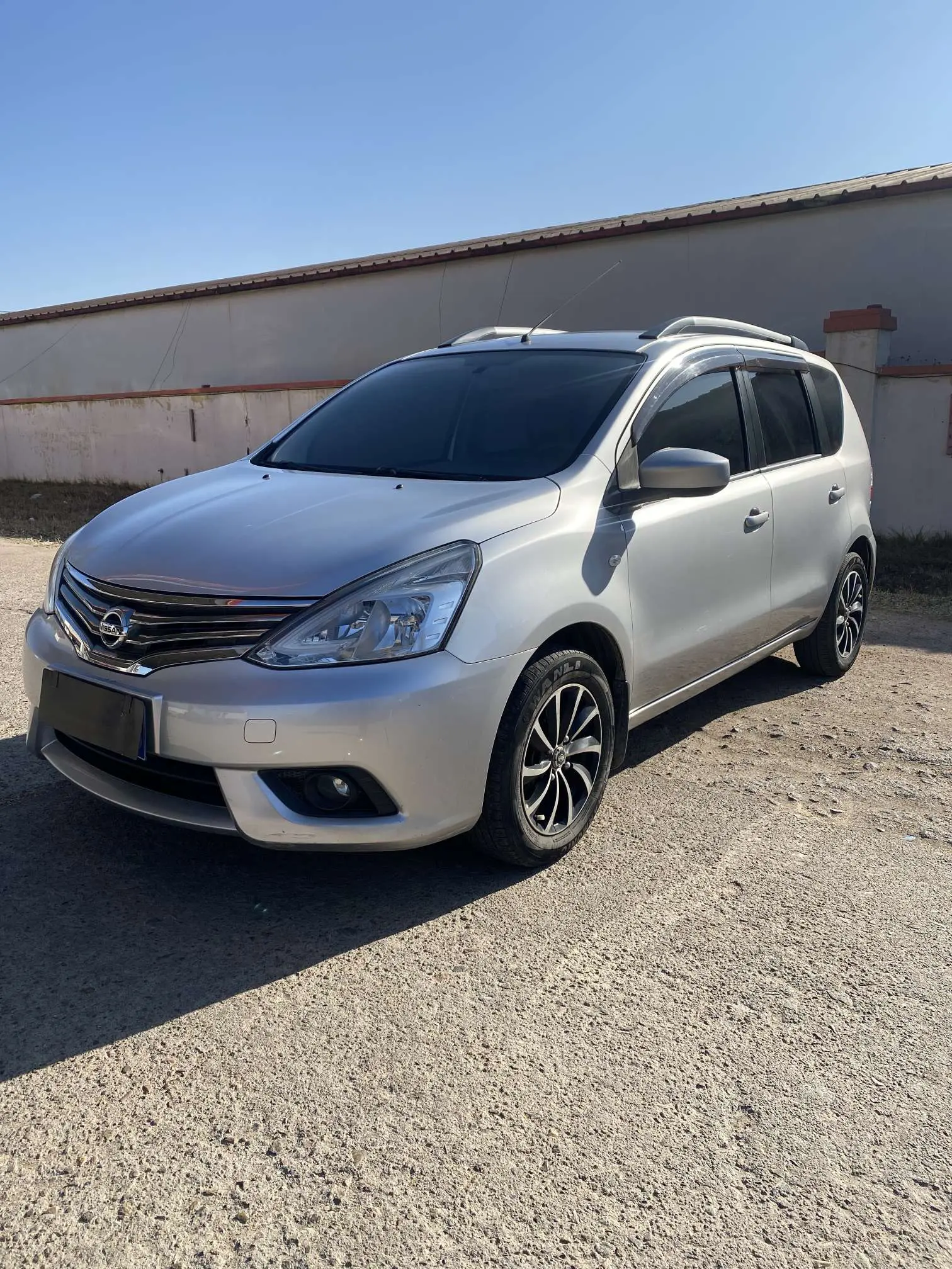 Nissan Li Wei  из Китая