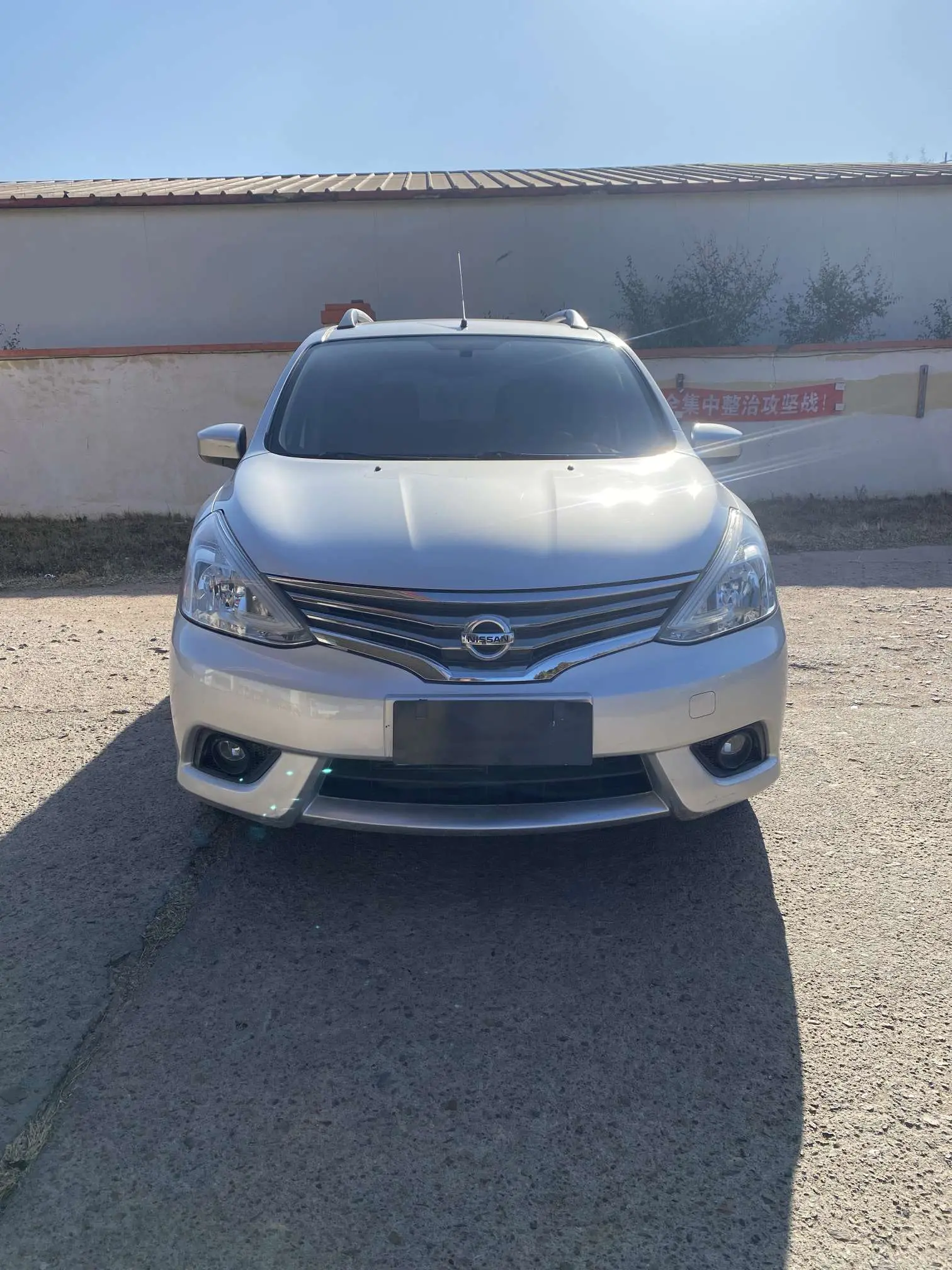 Nissan Li Wei  из Китая