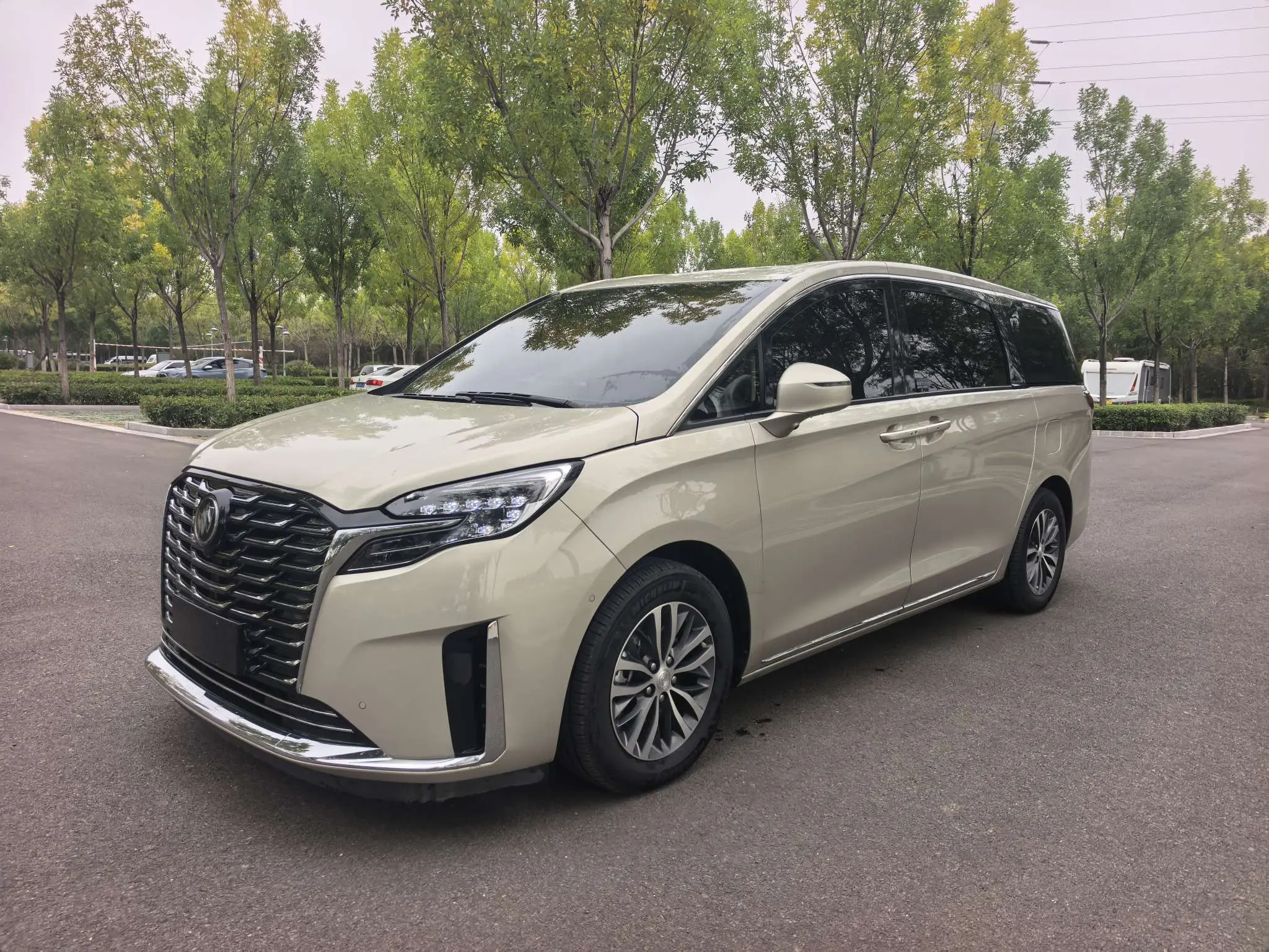 Buick GL8  из Китая