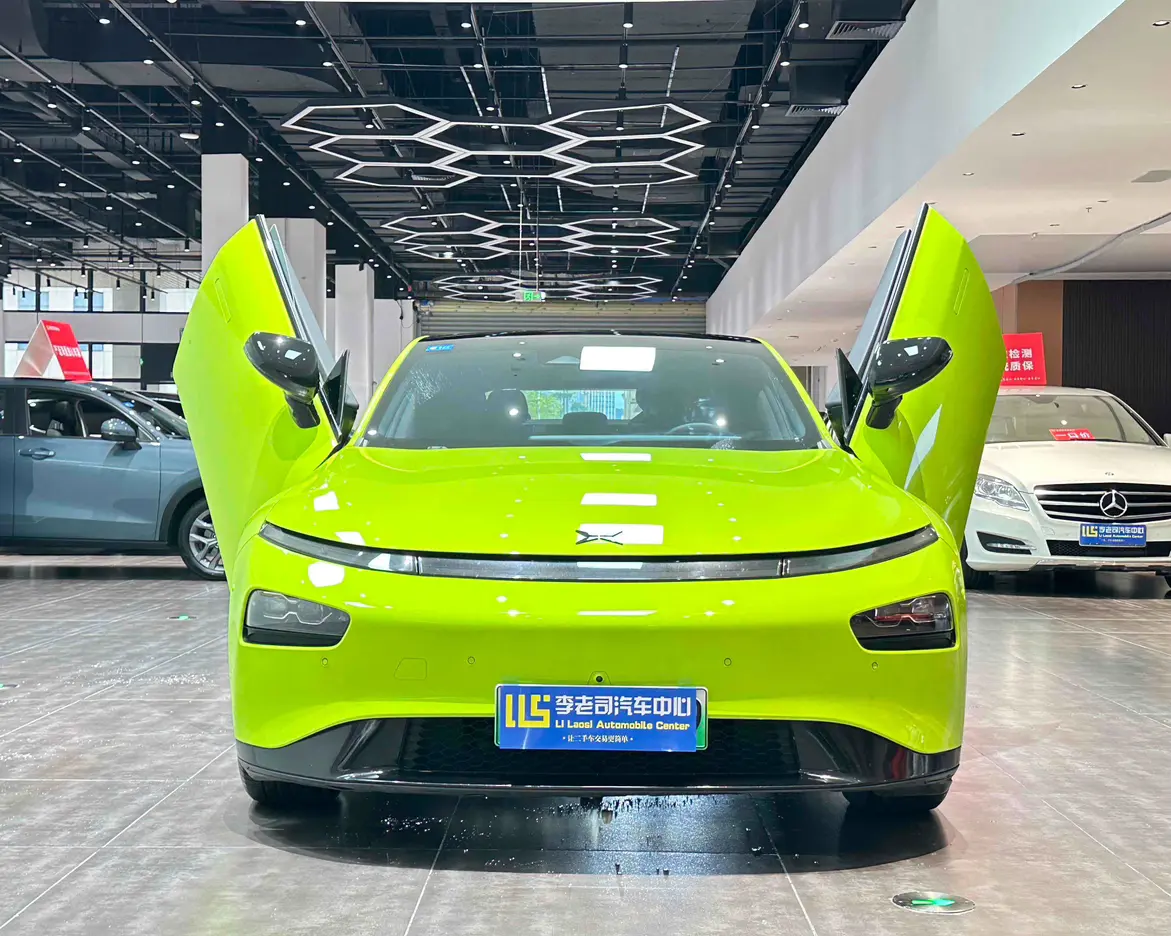 Xpeng P7  из Китая