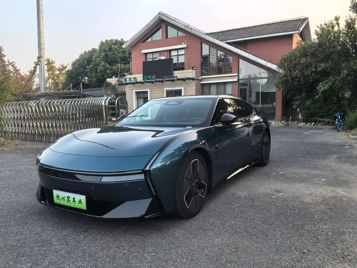 Xpeng P7  из Китая