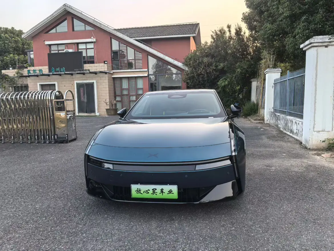 Xpeng P7  из Китая