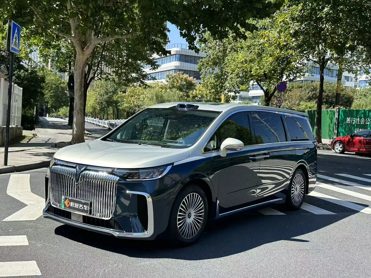 Voyah Lantu Dreamer PHEV  из Китая