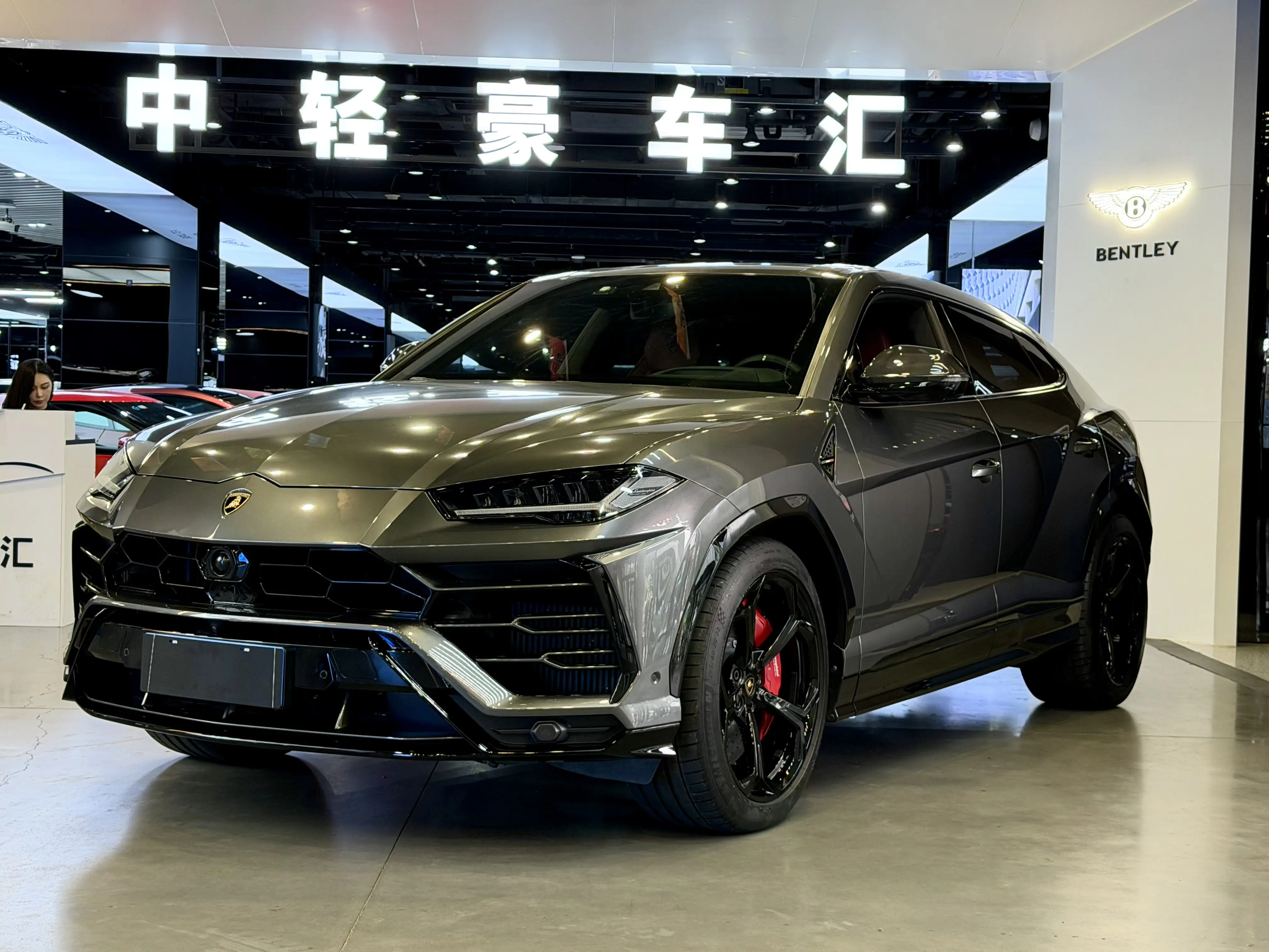 Lamborghini Urus  из Китая