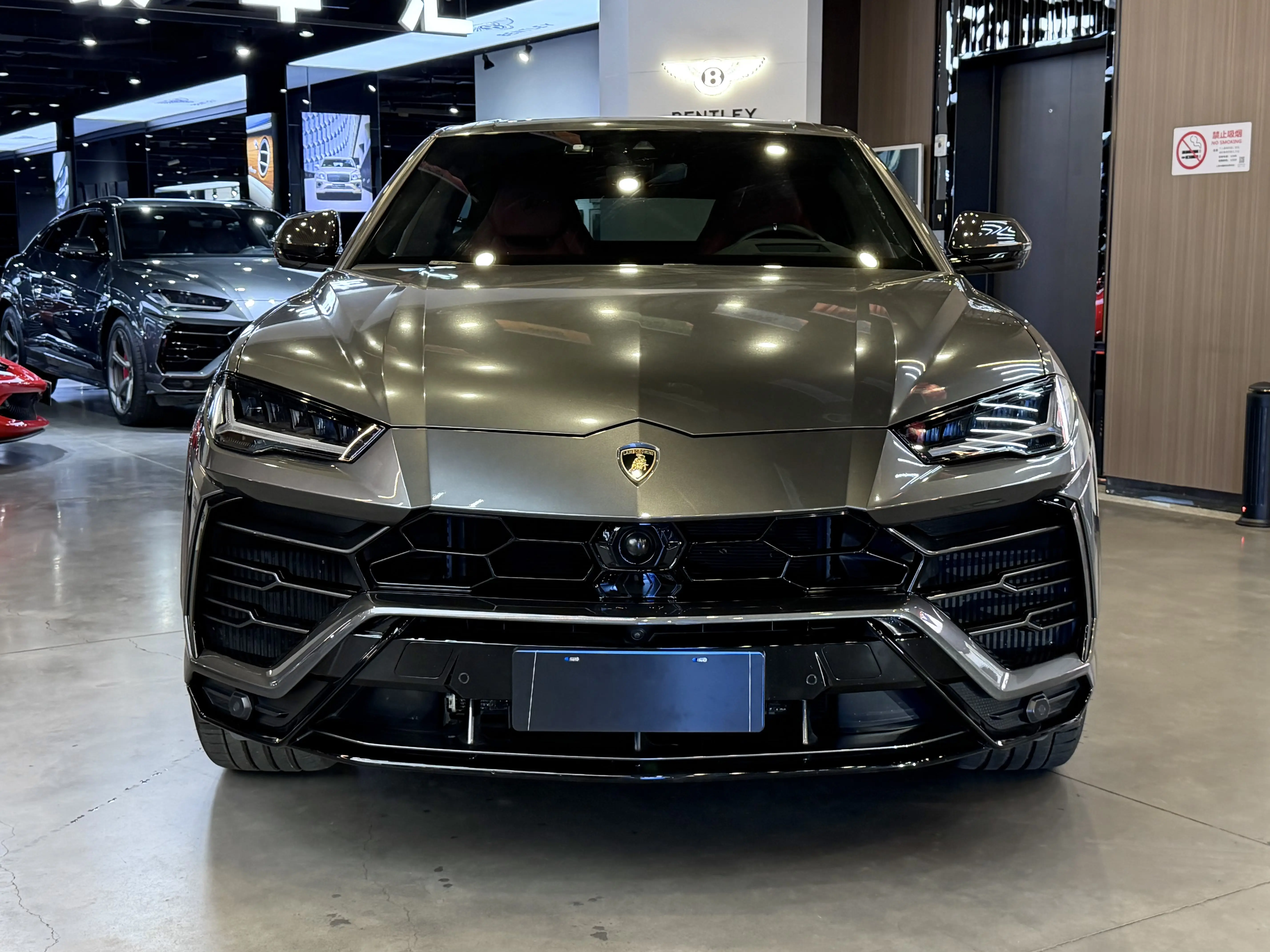 Lamborghini Urus  из Китая