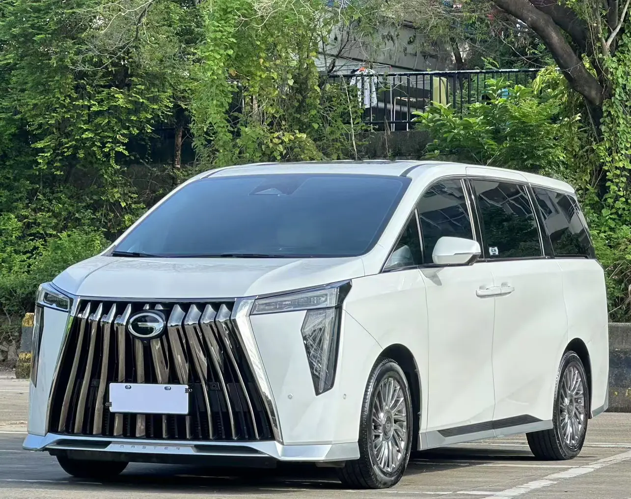 GAC Trumpchi M8  из Китая