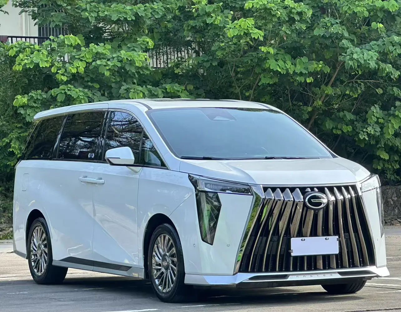 GAC Trumpchi M8  из Китая