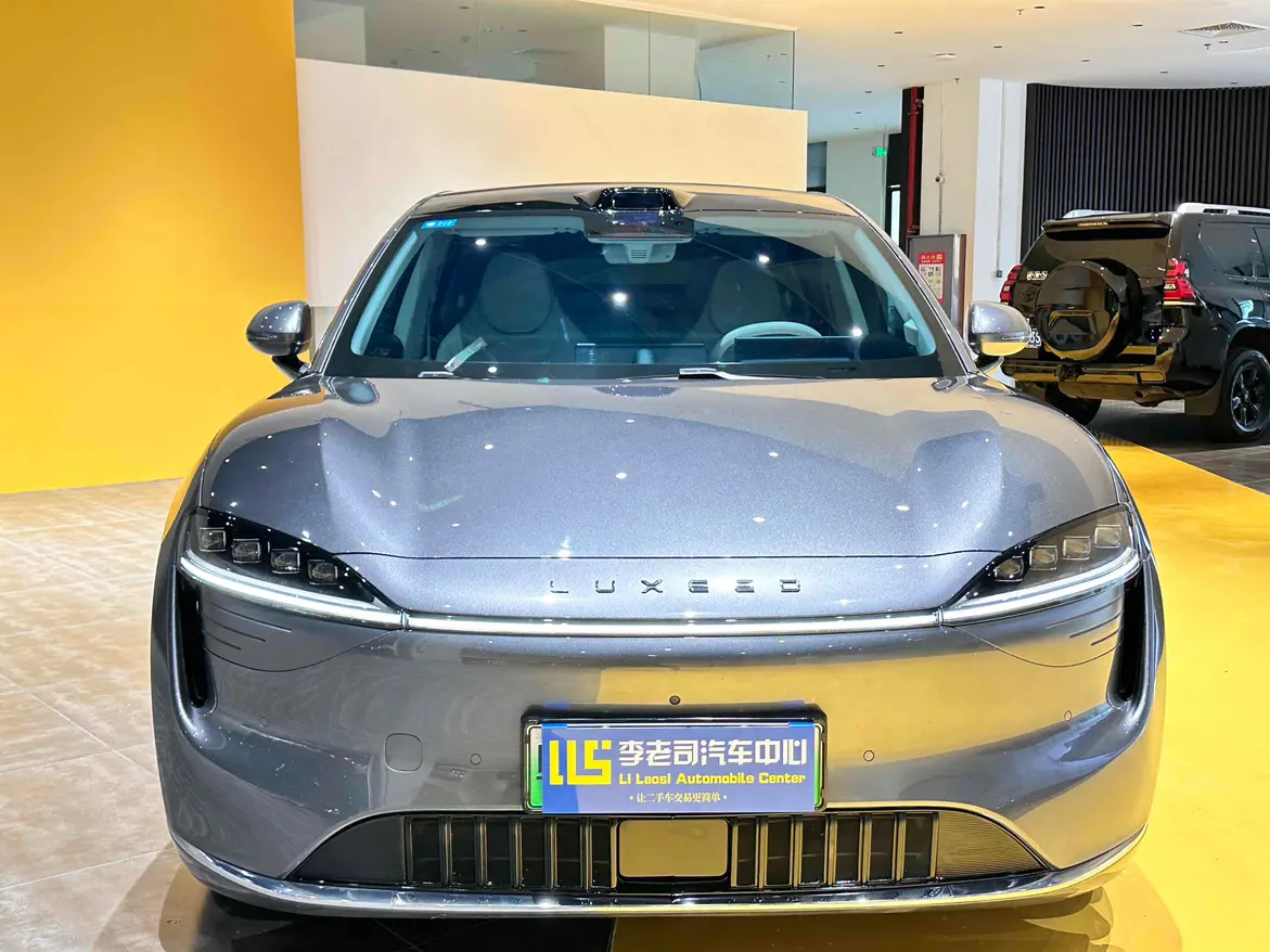 Luxeed Zhijie R7  из Китая