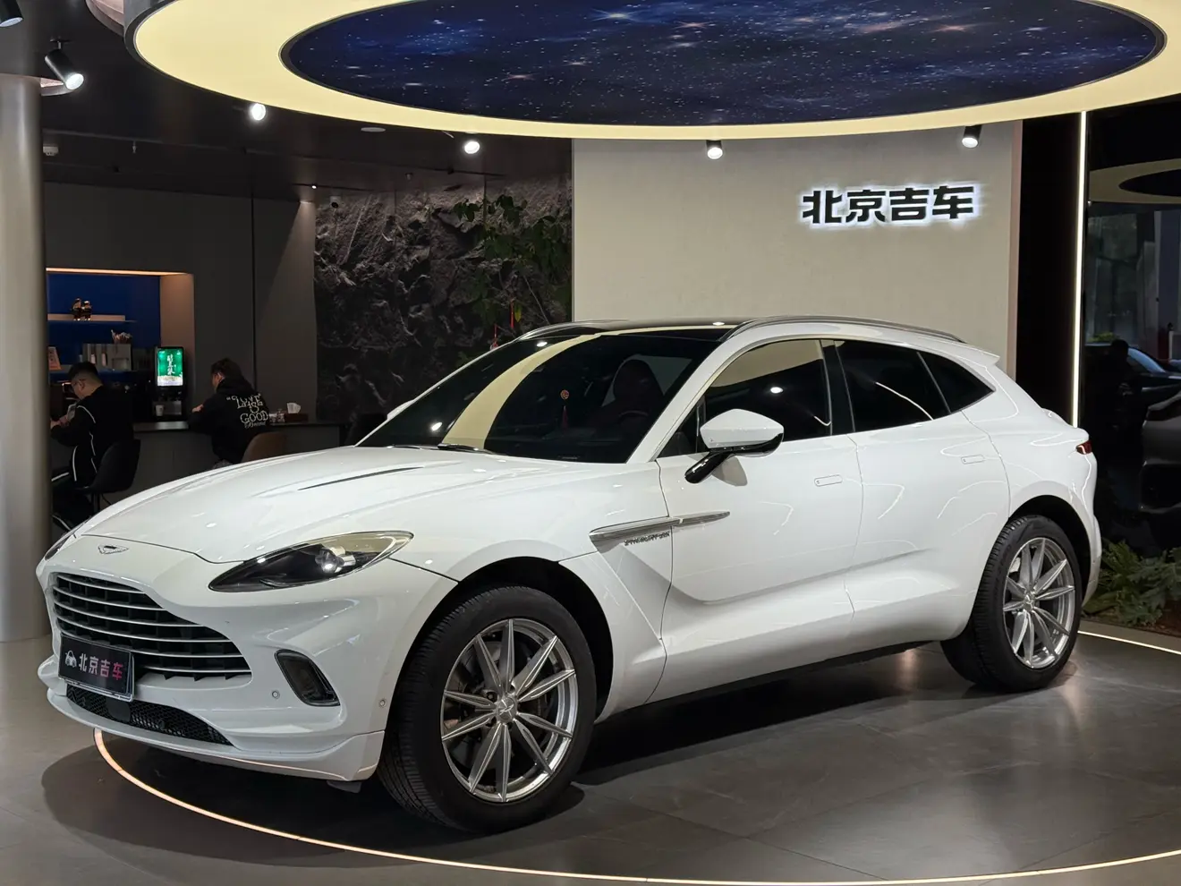 Aston Martin DBX  из Китая