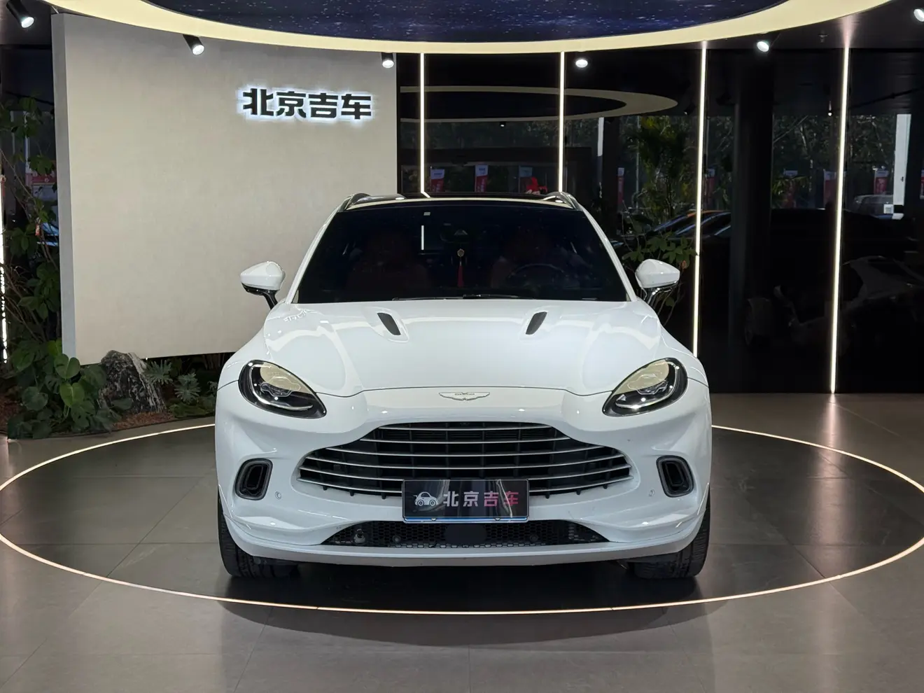 Aston Martin DBX  из Китая