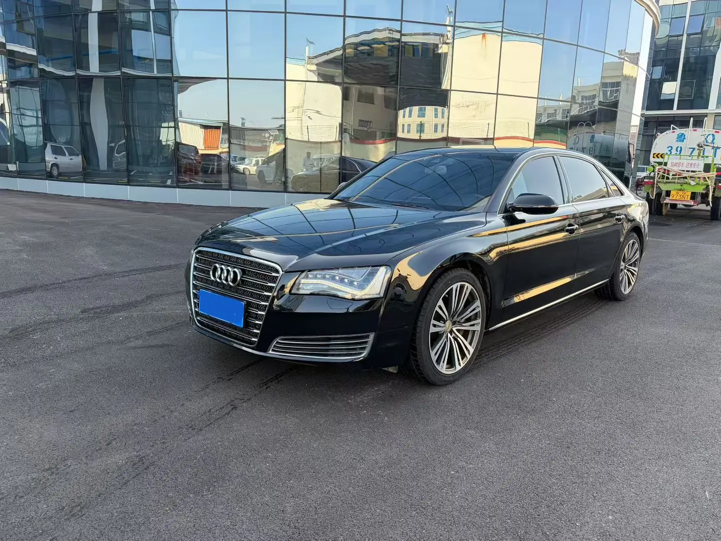 Audi A8  из Китая