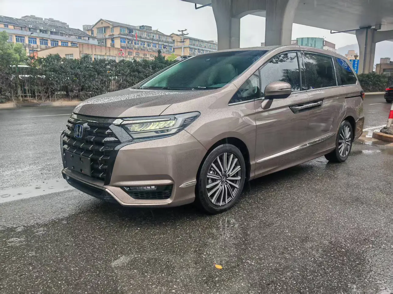 Honda Elysion (Alison)  из Китая