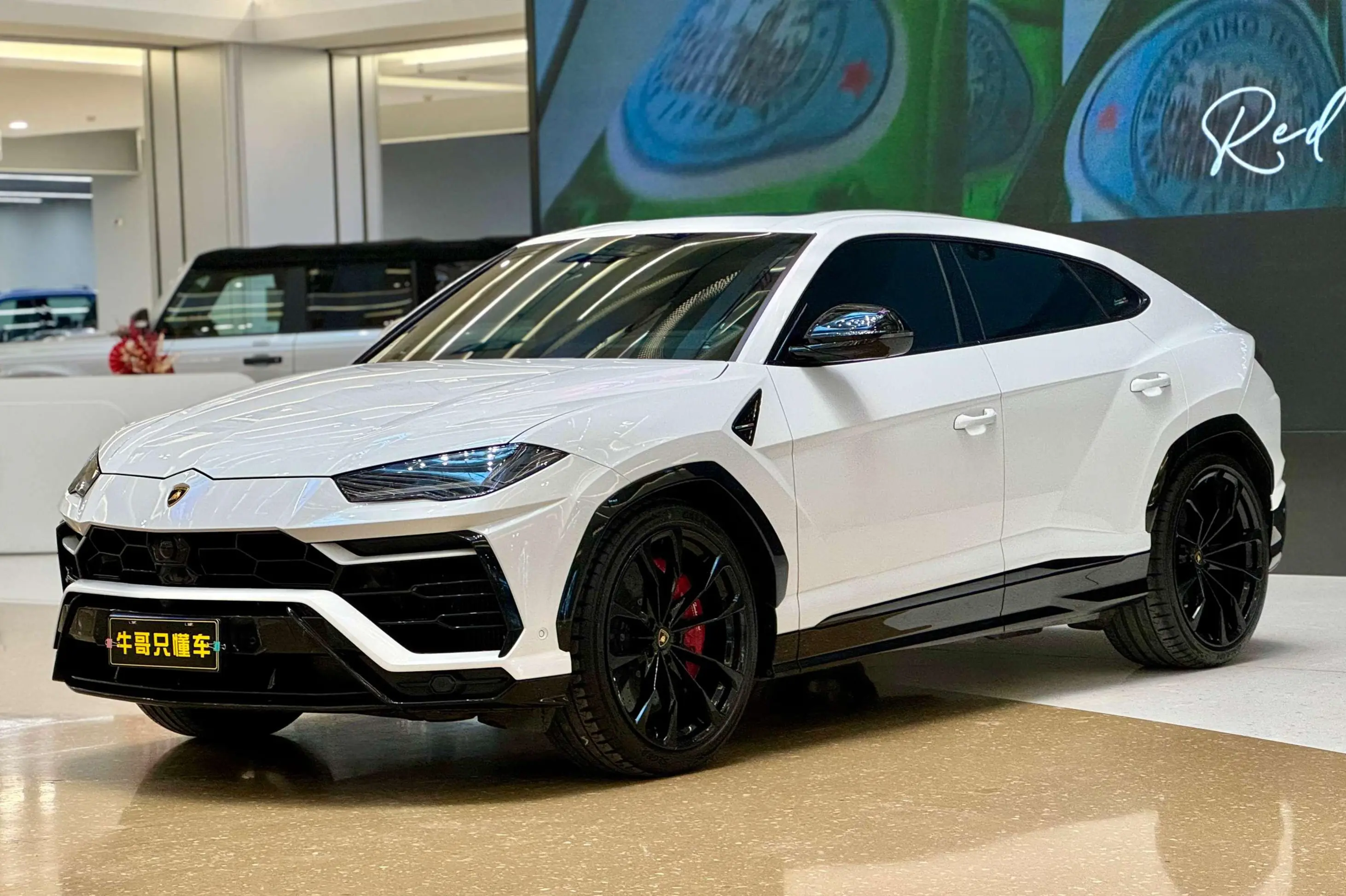 Lamborghini Urus  из Китая