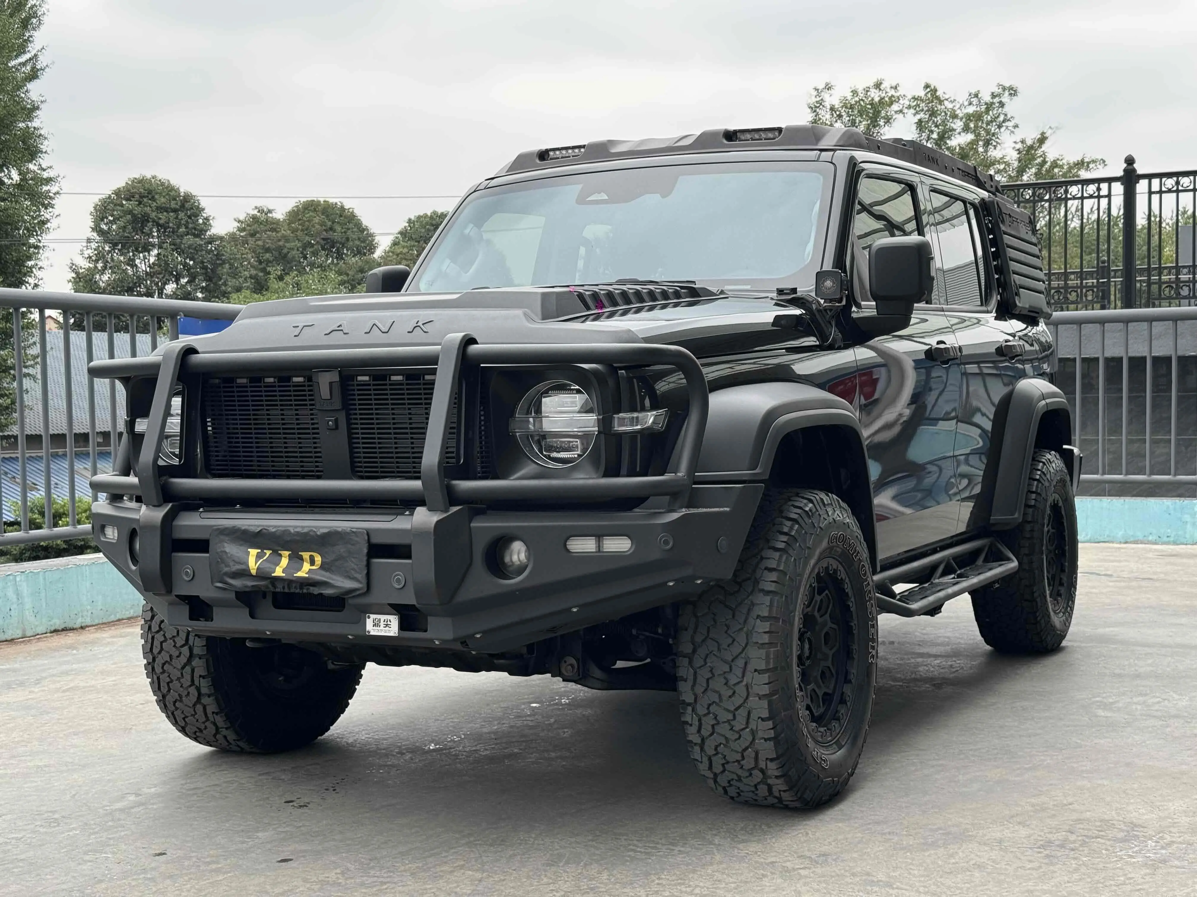 Tank 300  из Китая