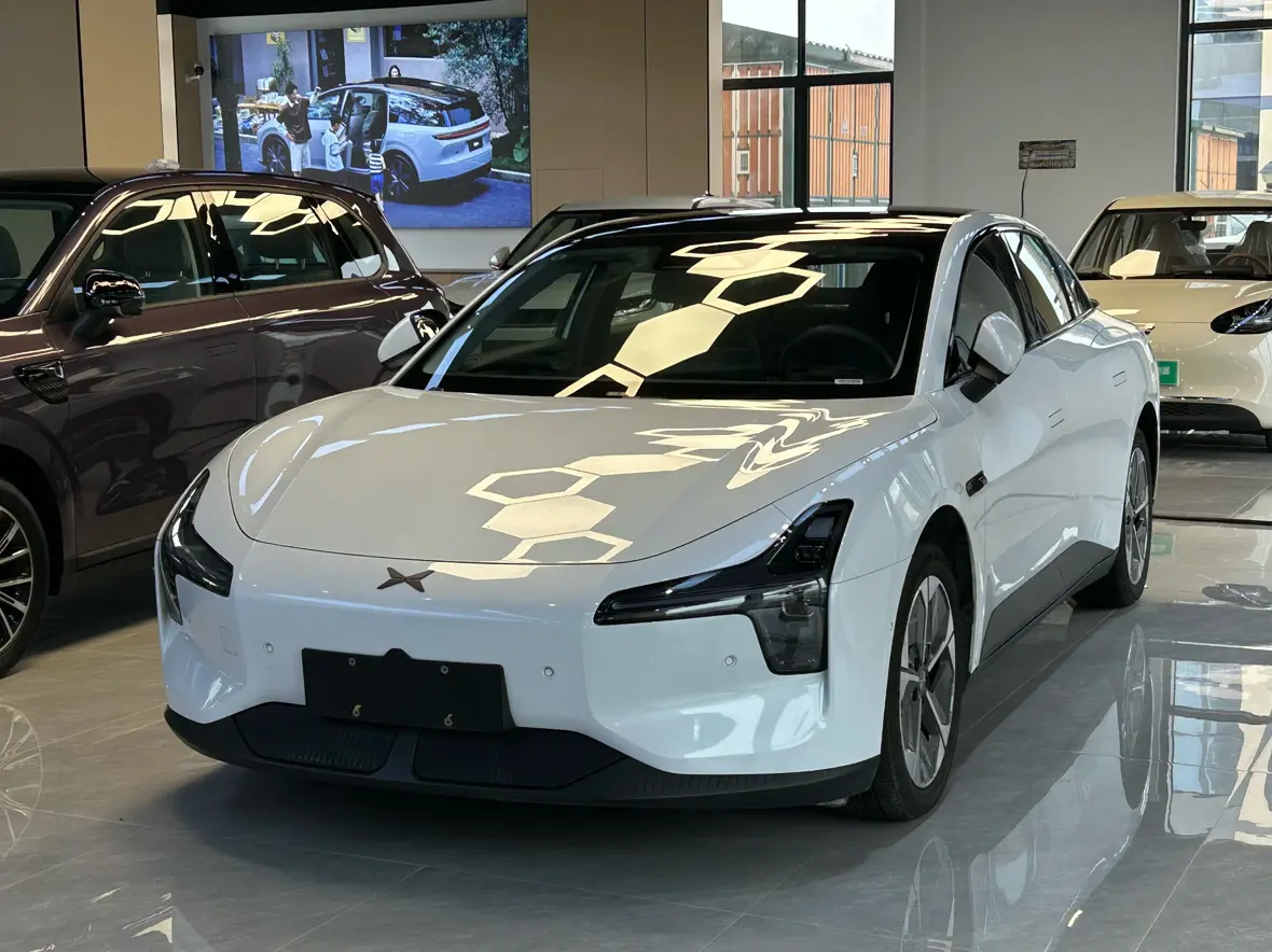 Xpeng Xiaopeng MONA M03  из Китая