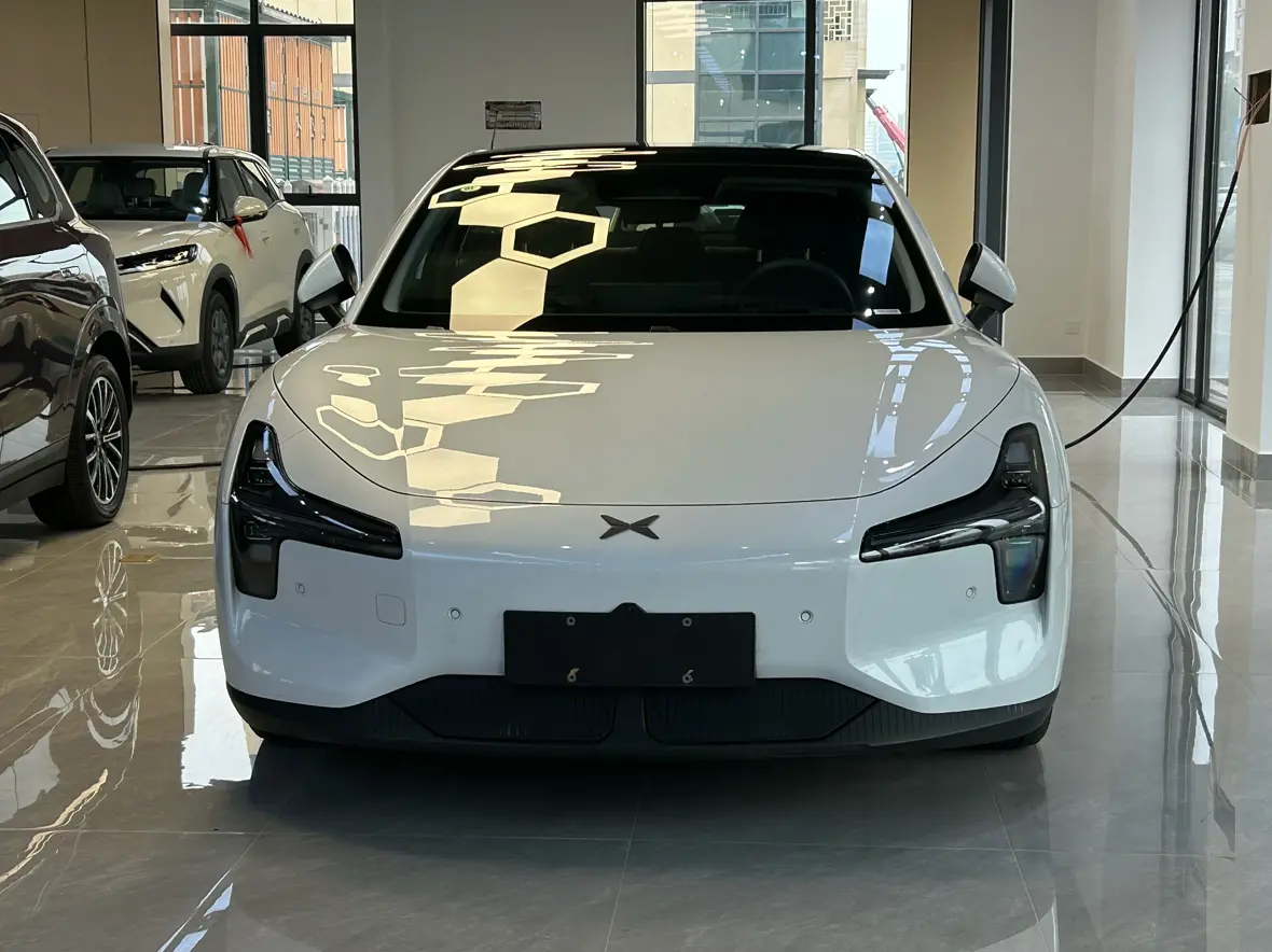 Xpeng Xiaopeng MONA M03  из Китая