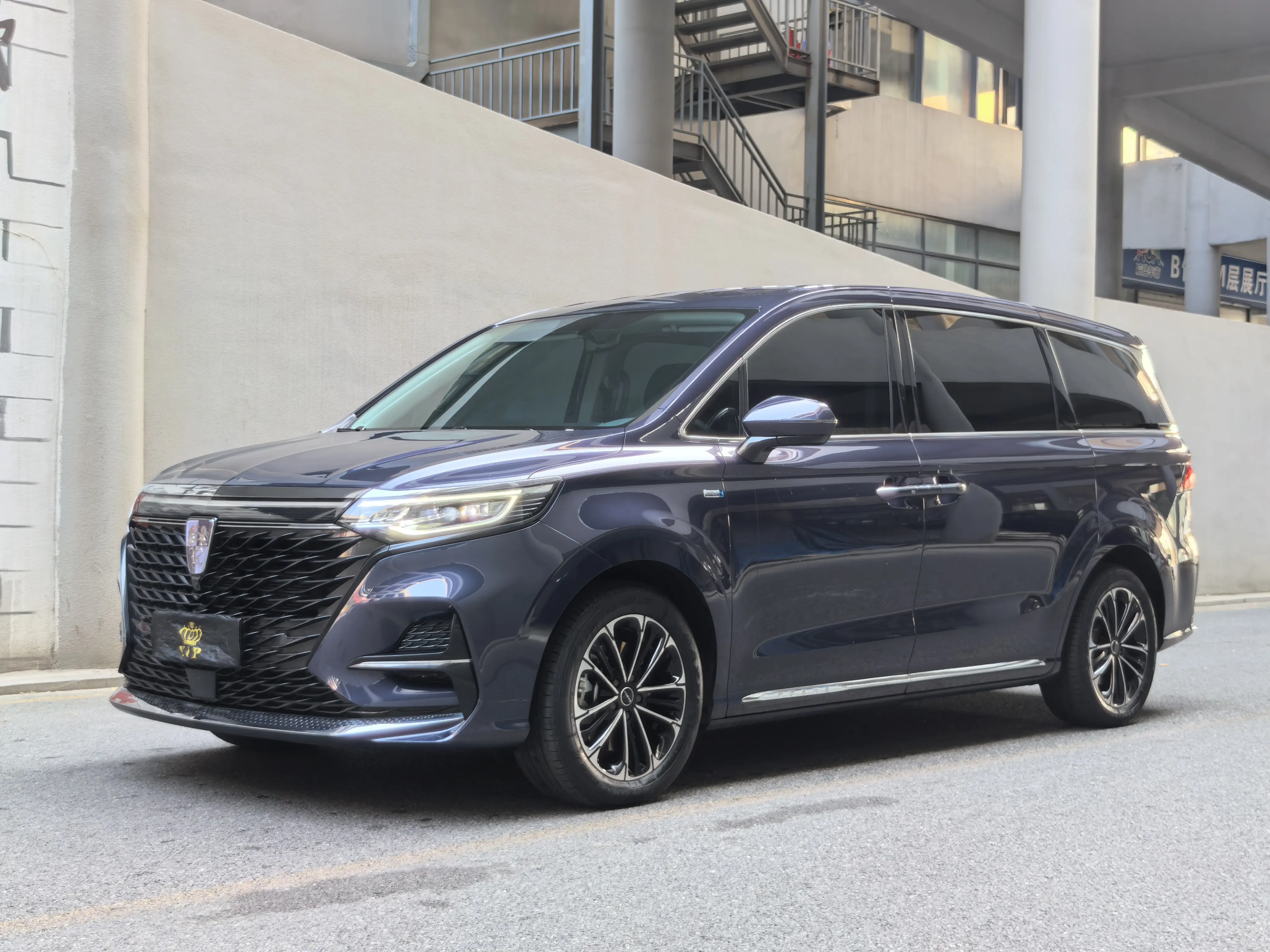 Roewe iMAX8  из Китая