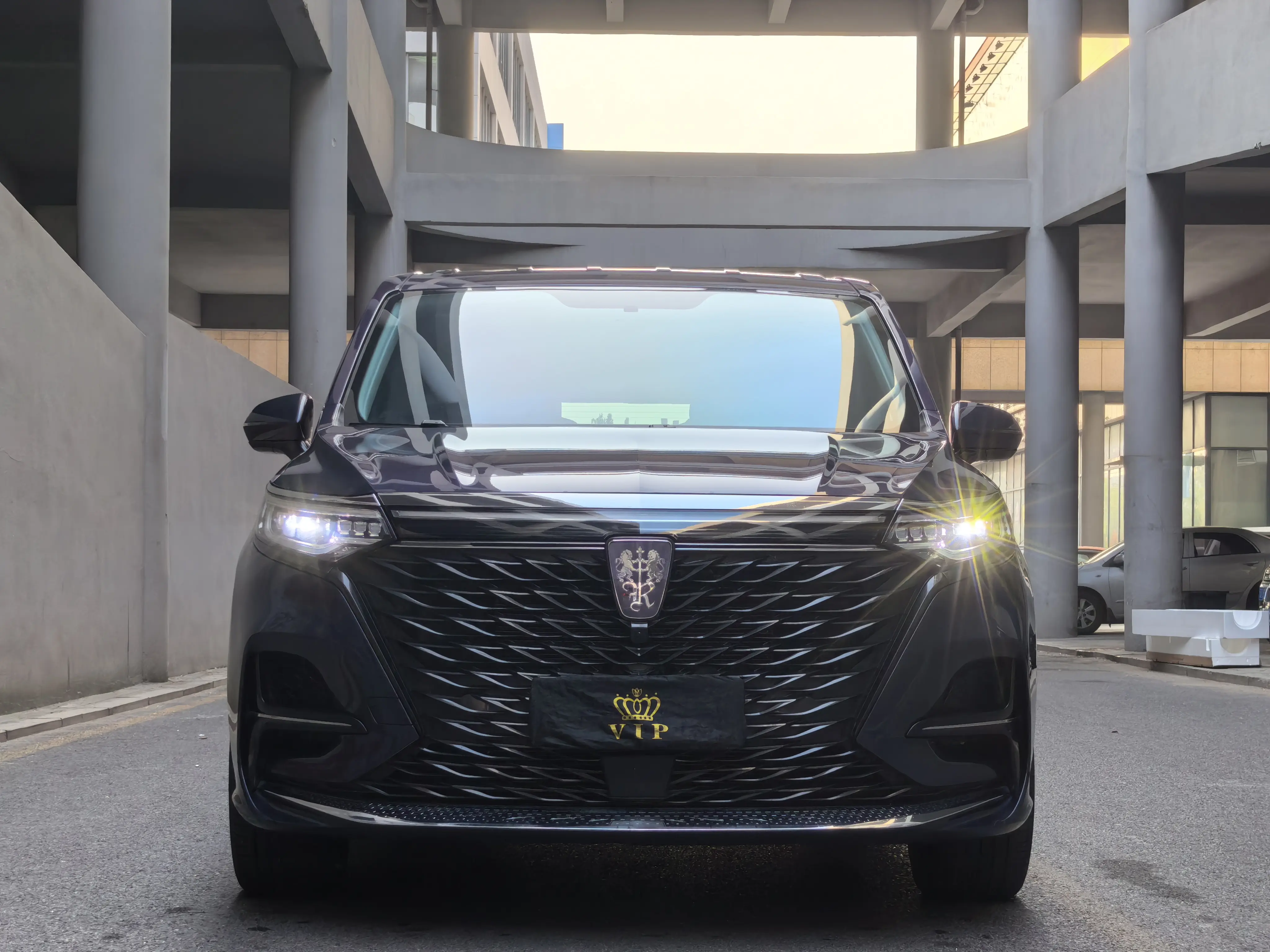 Roewe iMAX8  из Китая