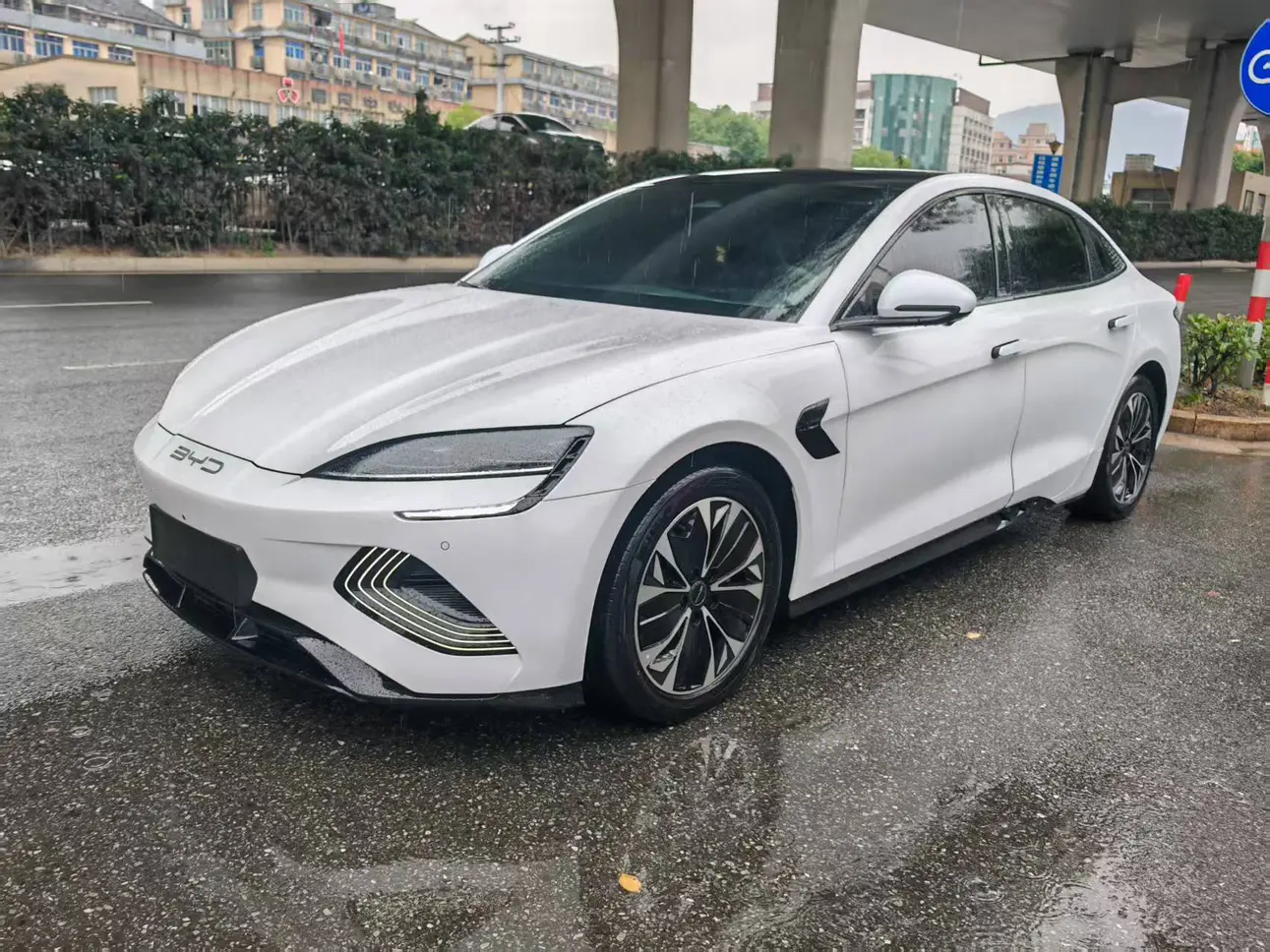 BYD Seal  из Китая