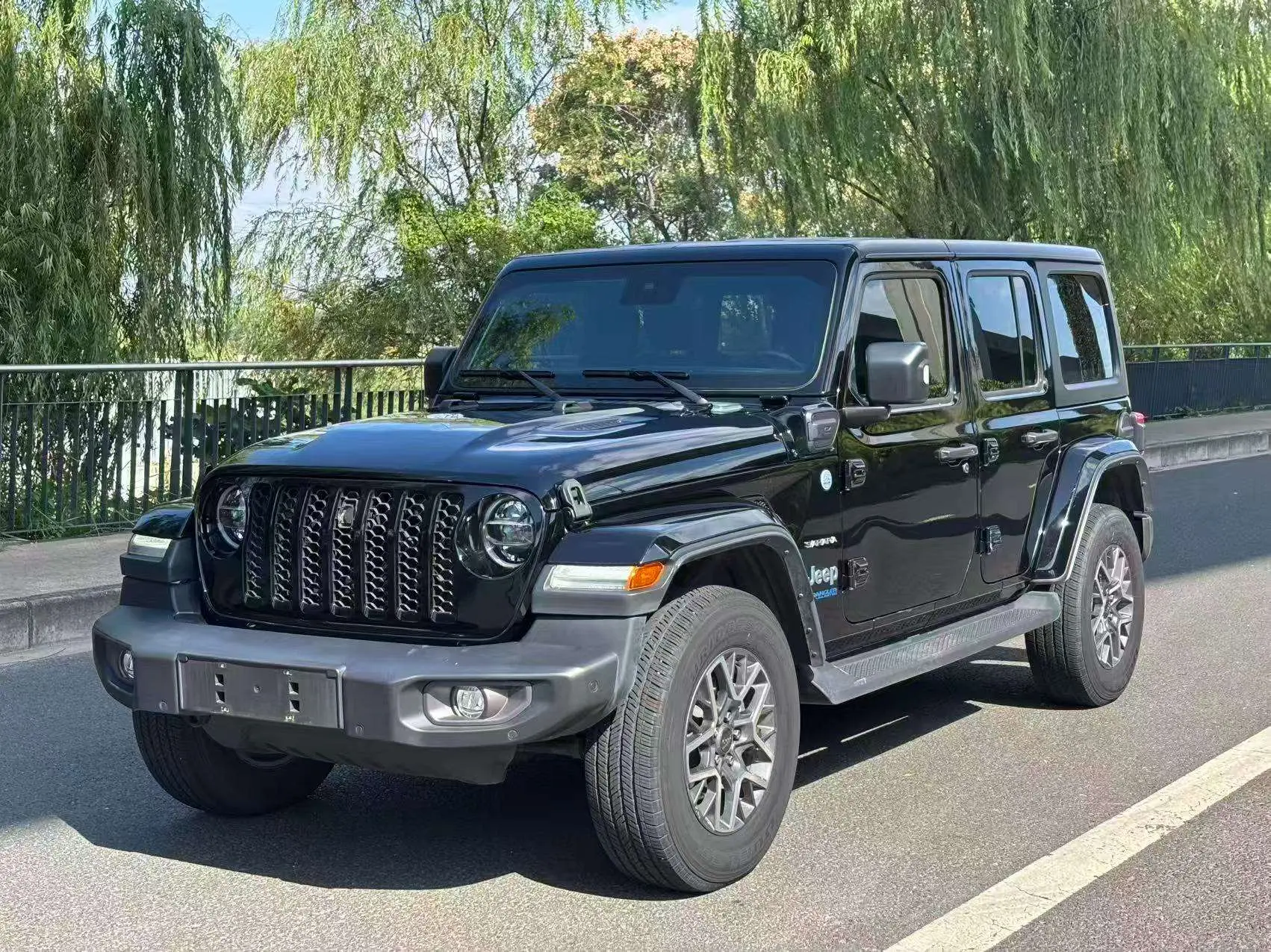 Jeep Wrangler 4xe PHEV  из Китая