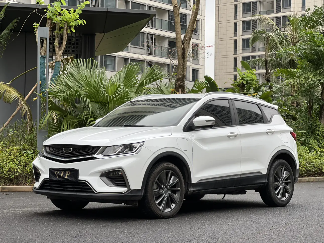 Geely Binyue PHEV  из Китая