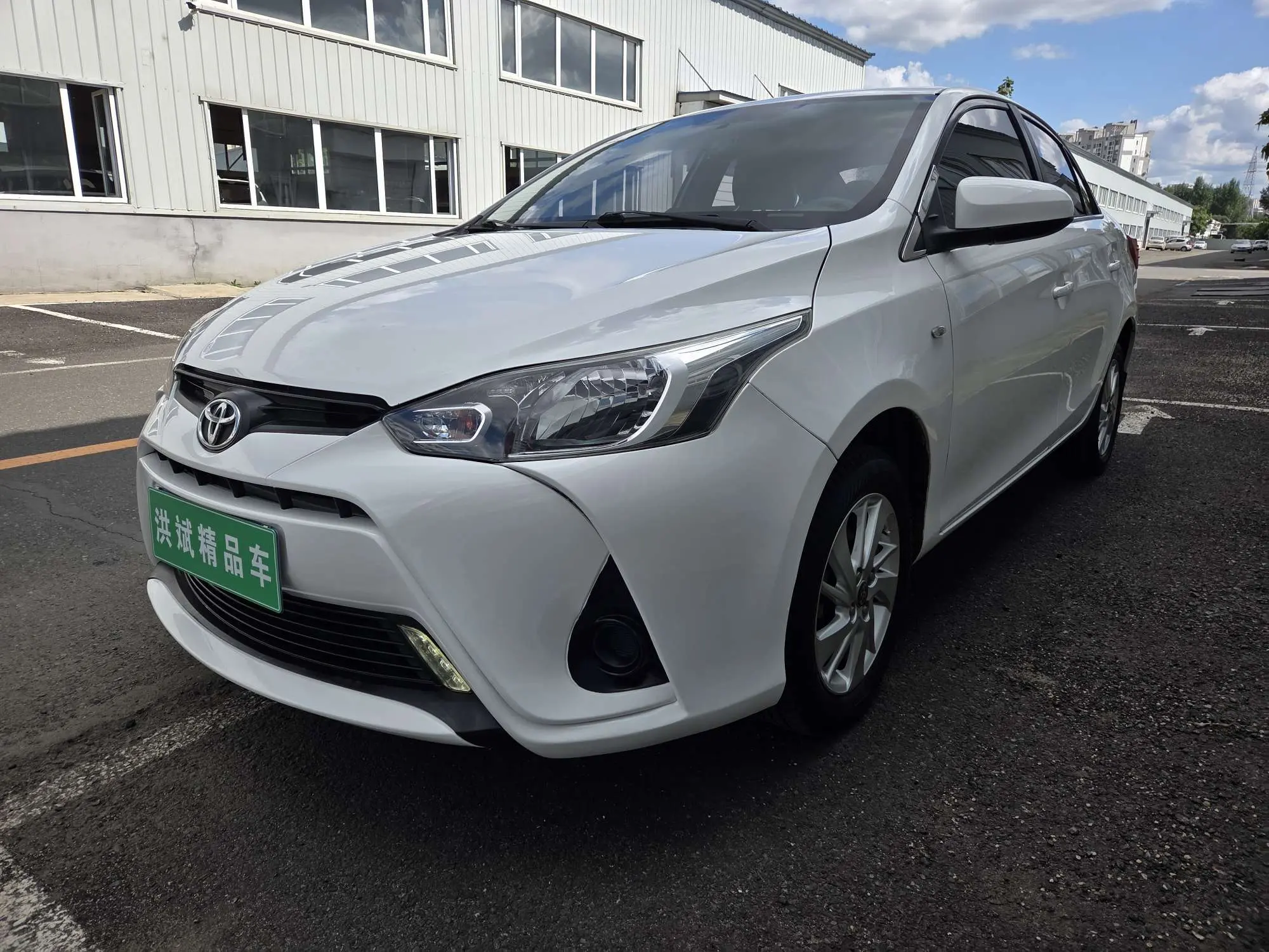 Toyota YARiS L Enjoy  из Китая